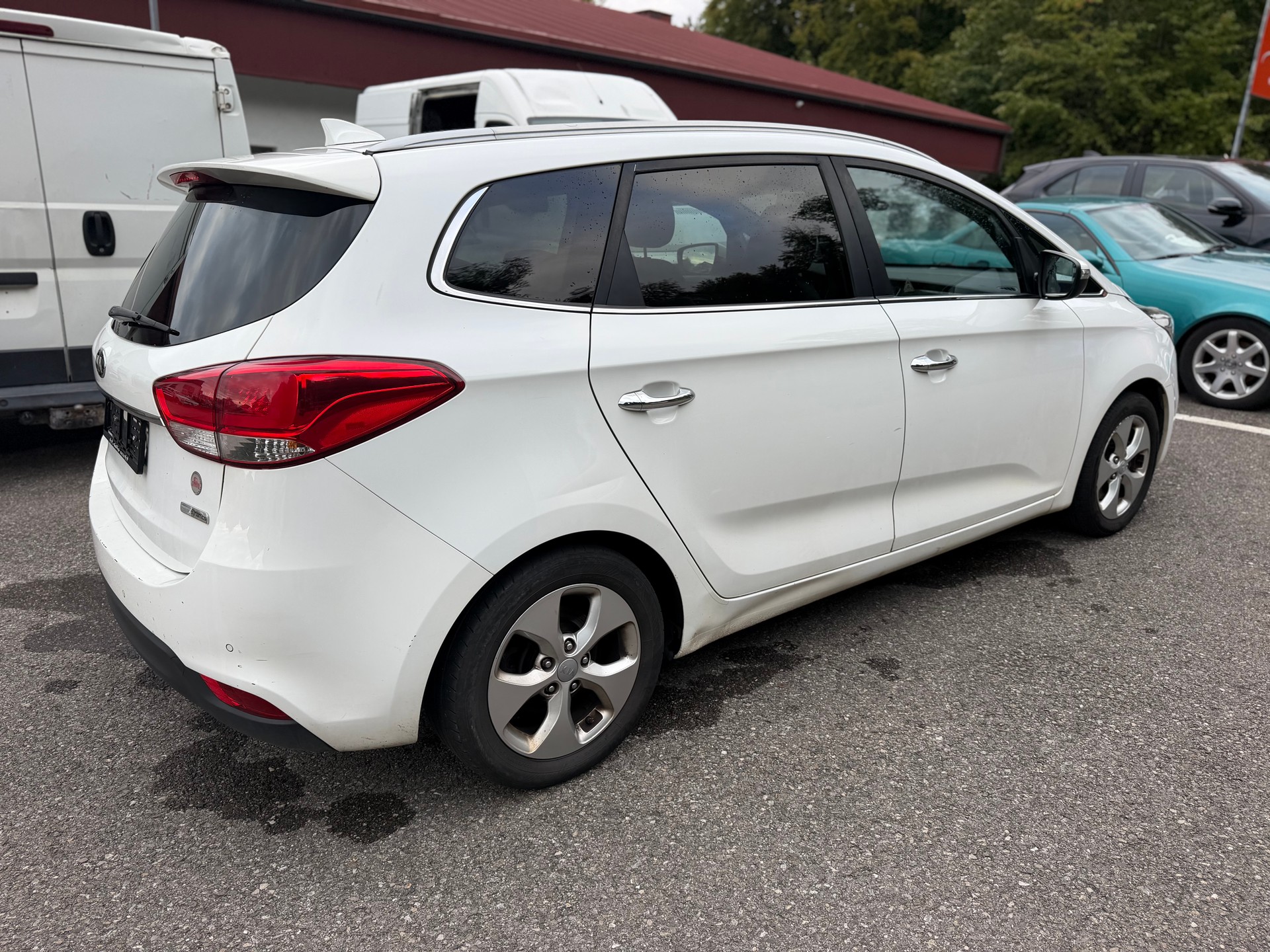 KIA Carens 1.7 CRDi Swiss Eco Edition 7 places-image-9