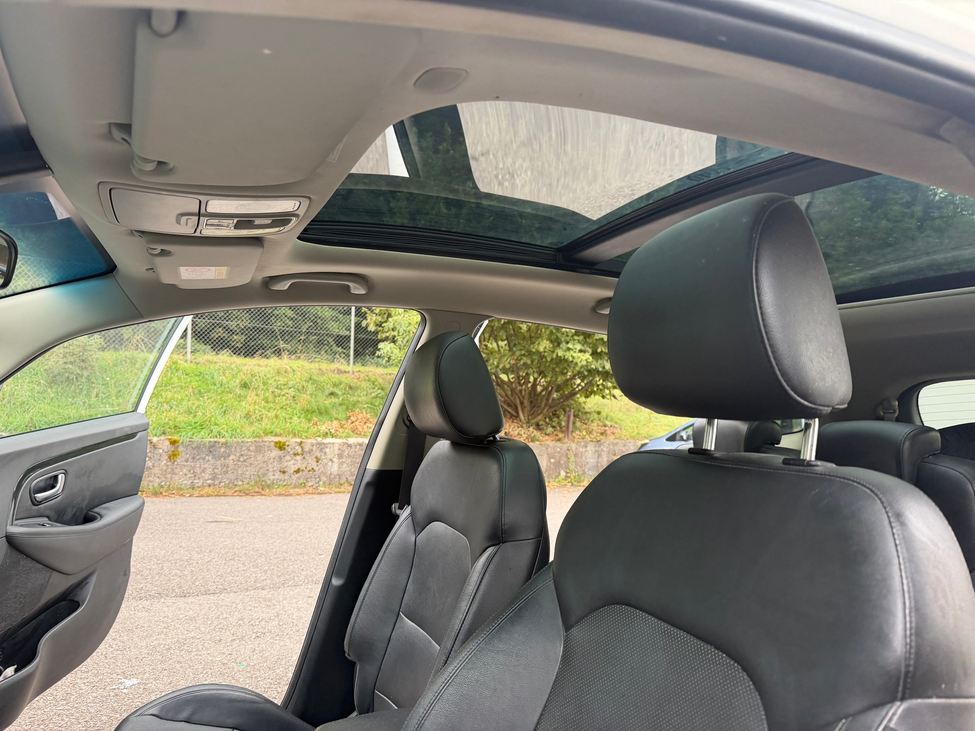 KIA Carens 1.7 CRDi Swiss Eco Edition 7 places-image-6