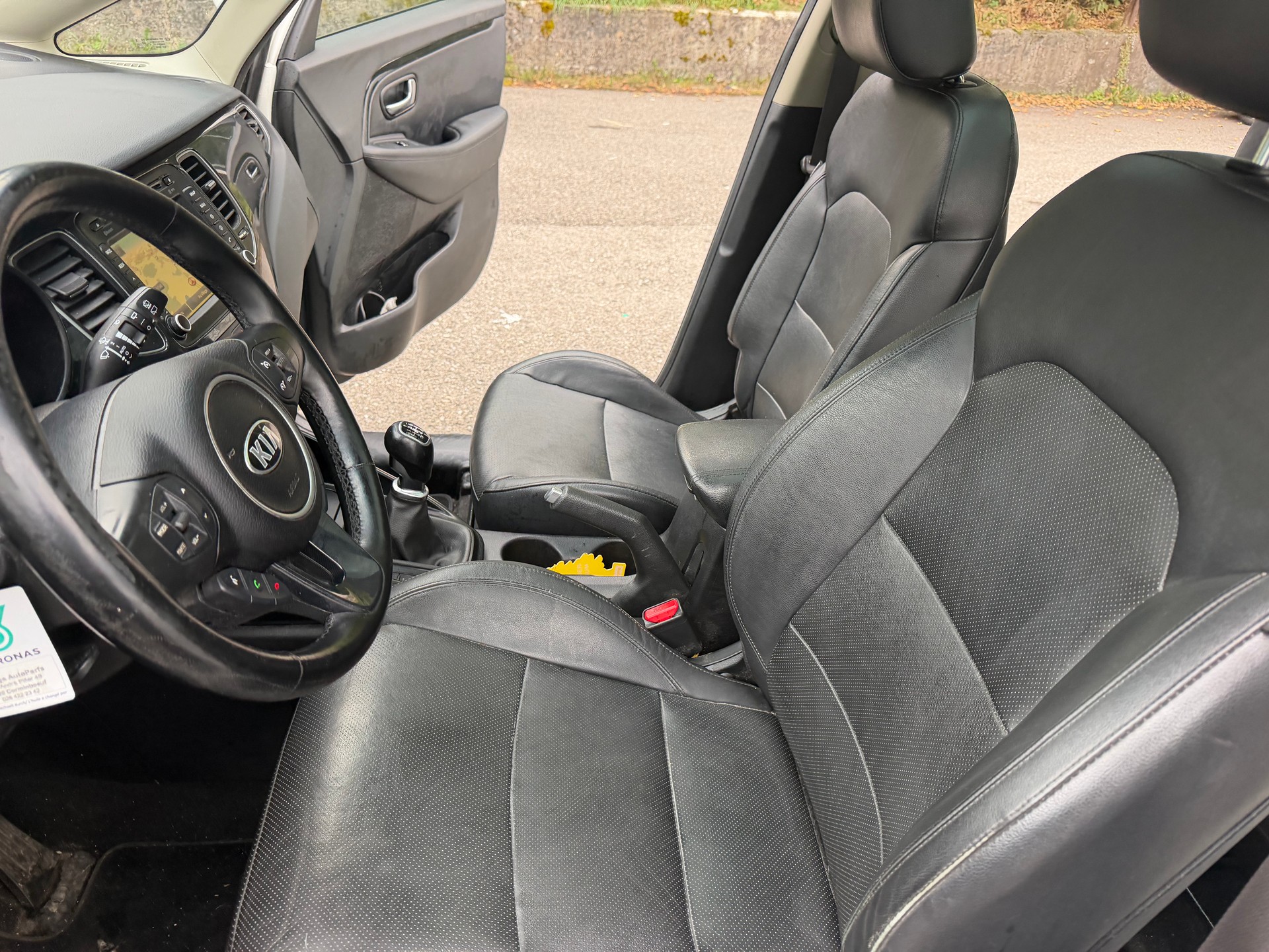 KIA Carens 1.7 CRDi Swiss Eco Edition 7 places-image-11