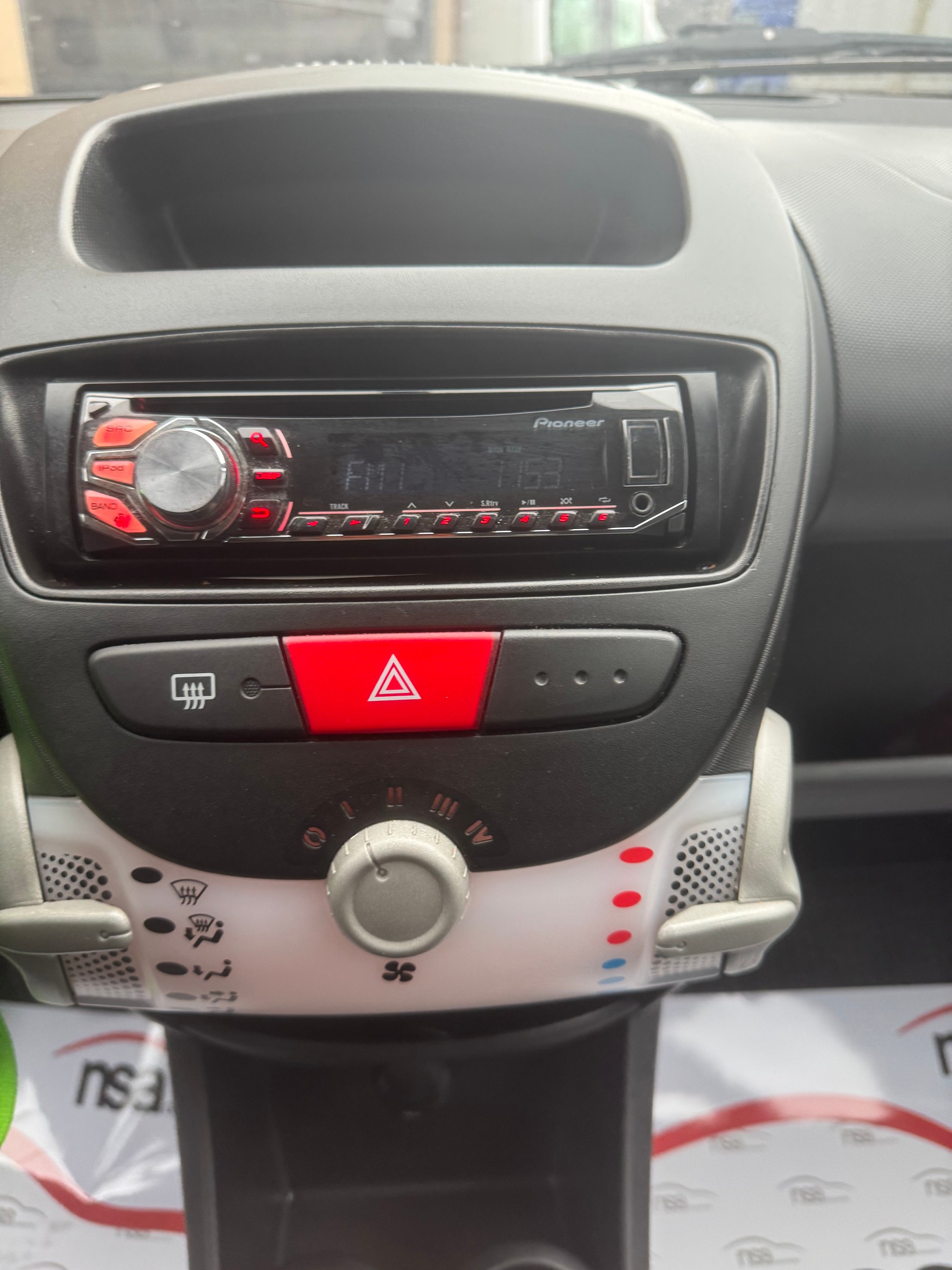 CITROEN C1 1.0i Attraction-image-11