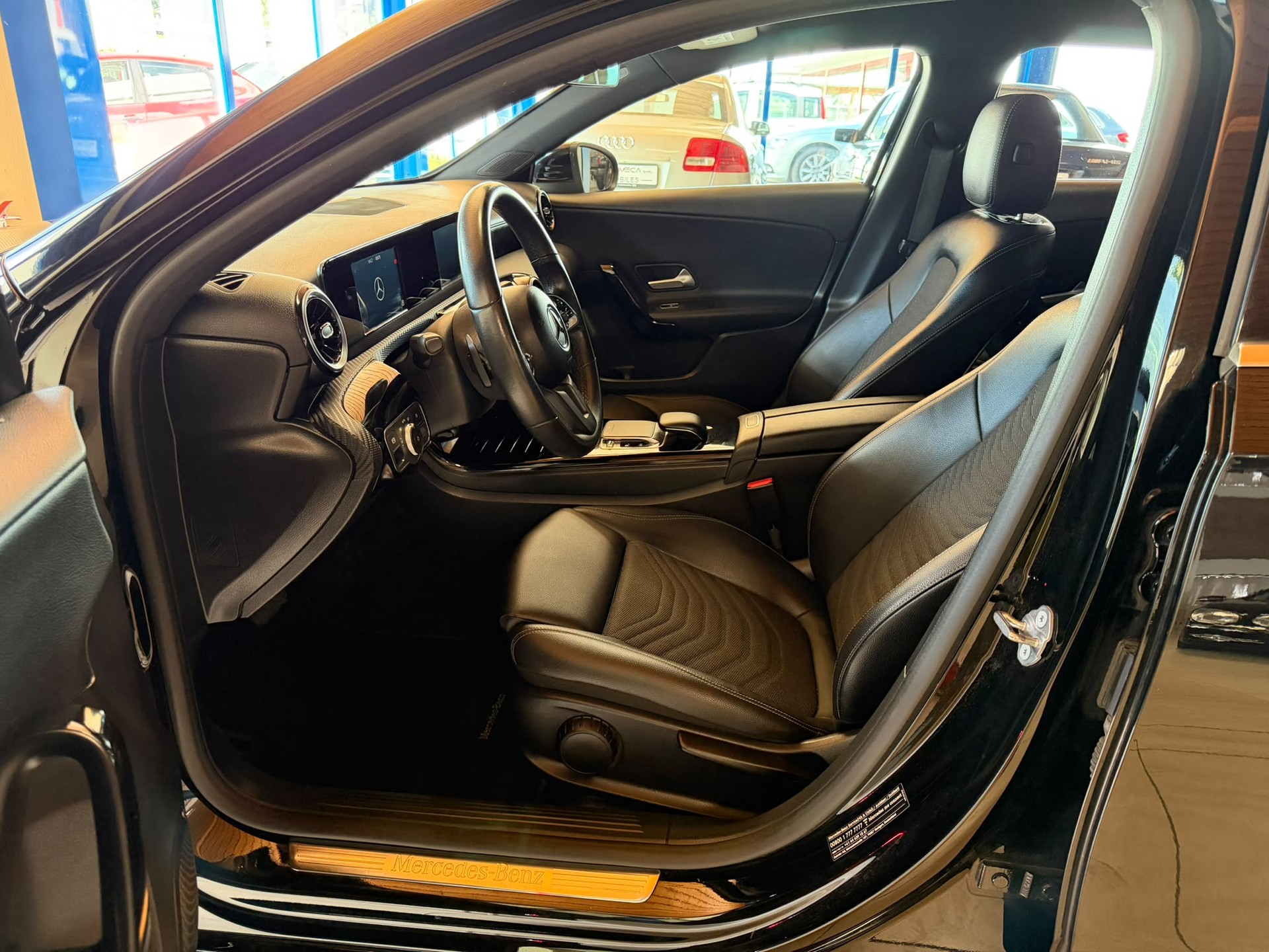 MERCEDES-BENZ A 220 Progressive 7G-DCT 4Matic-image-13