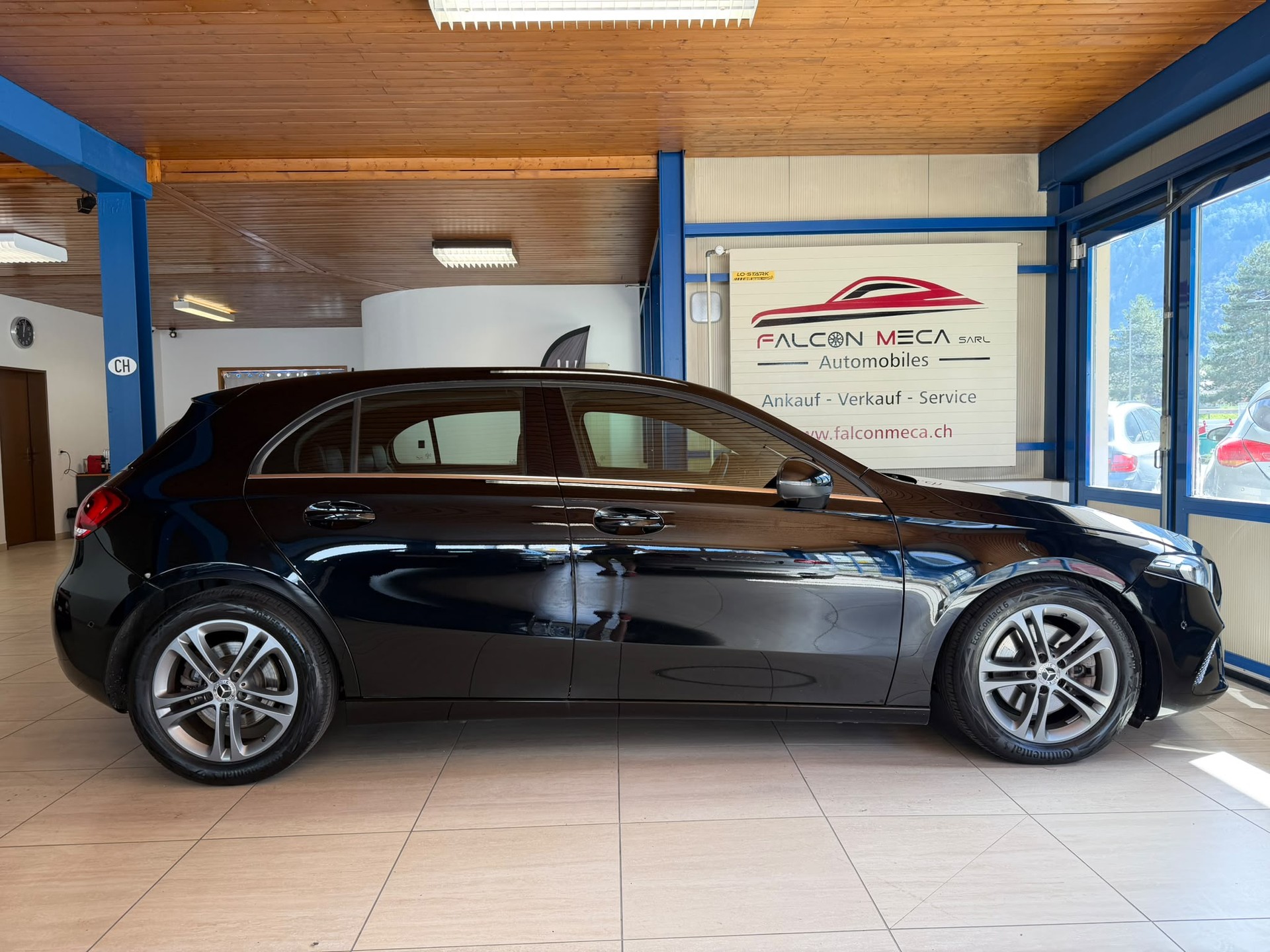 MERCEDES-BENZ A 220 Progressive 7G-DCT 4Matic-image-11