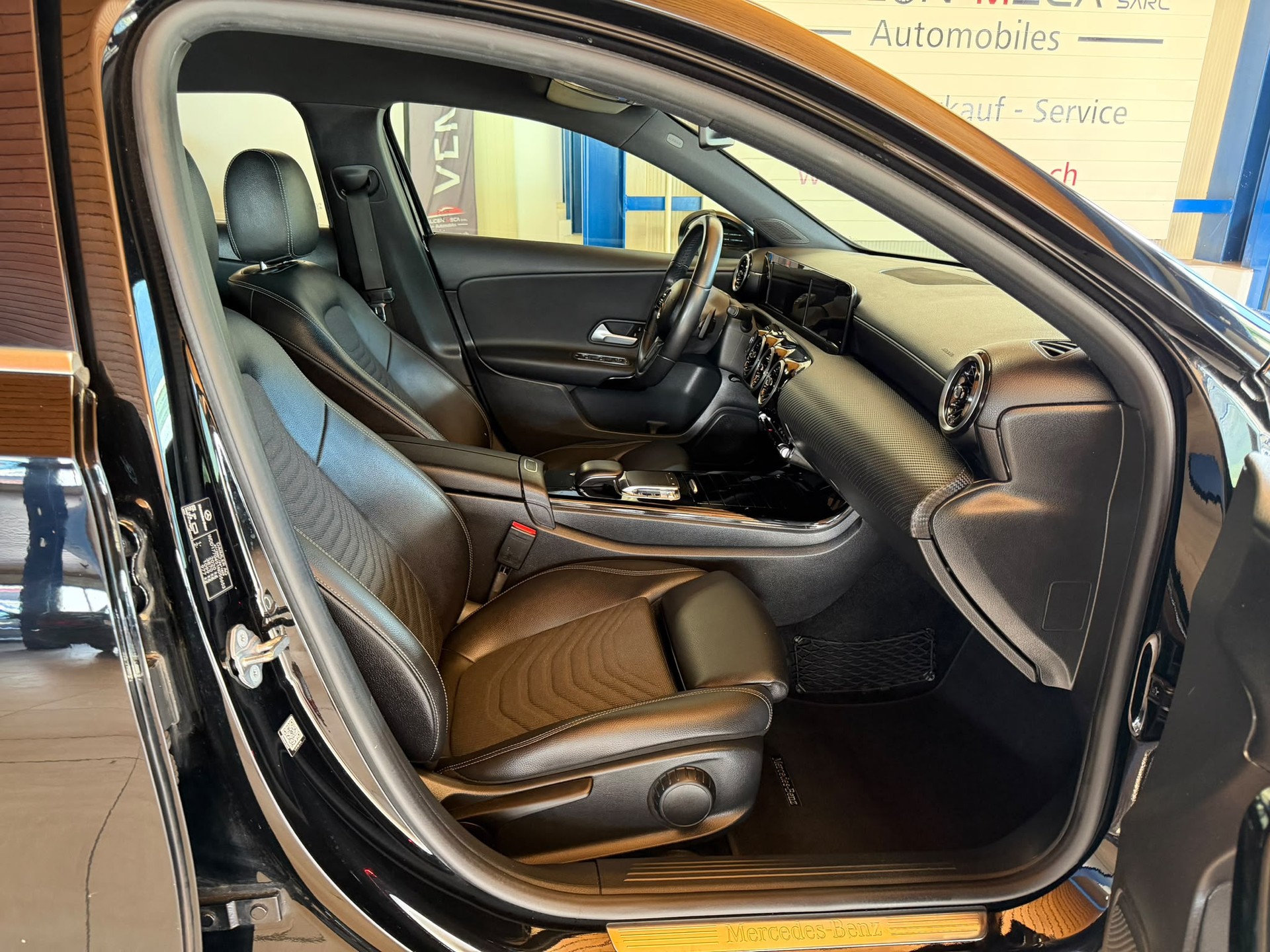 MERCEDES-BENZ A 220 Progressive 7G-DCT 4Matic-image-21