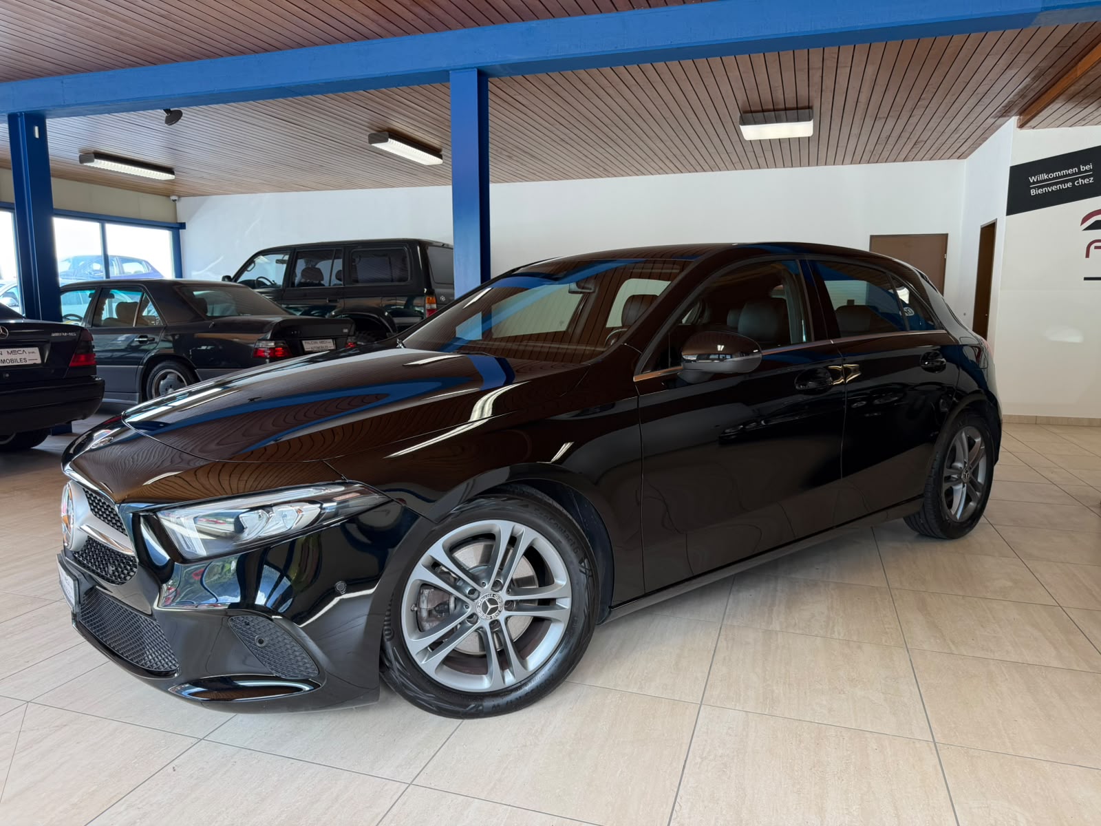MERCEDES-BENZ A 220 Progressive 7G-DCT 4Matic-image-3
