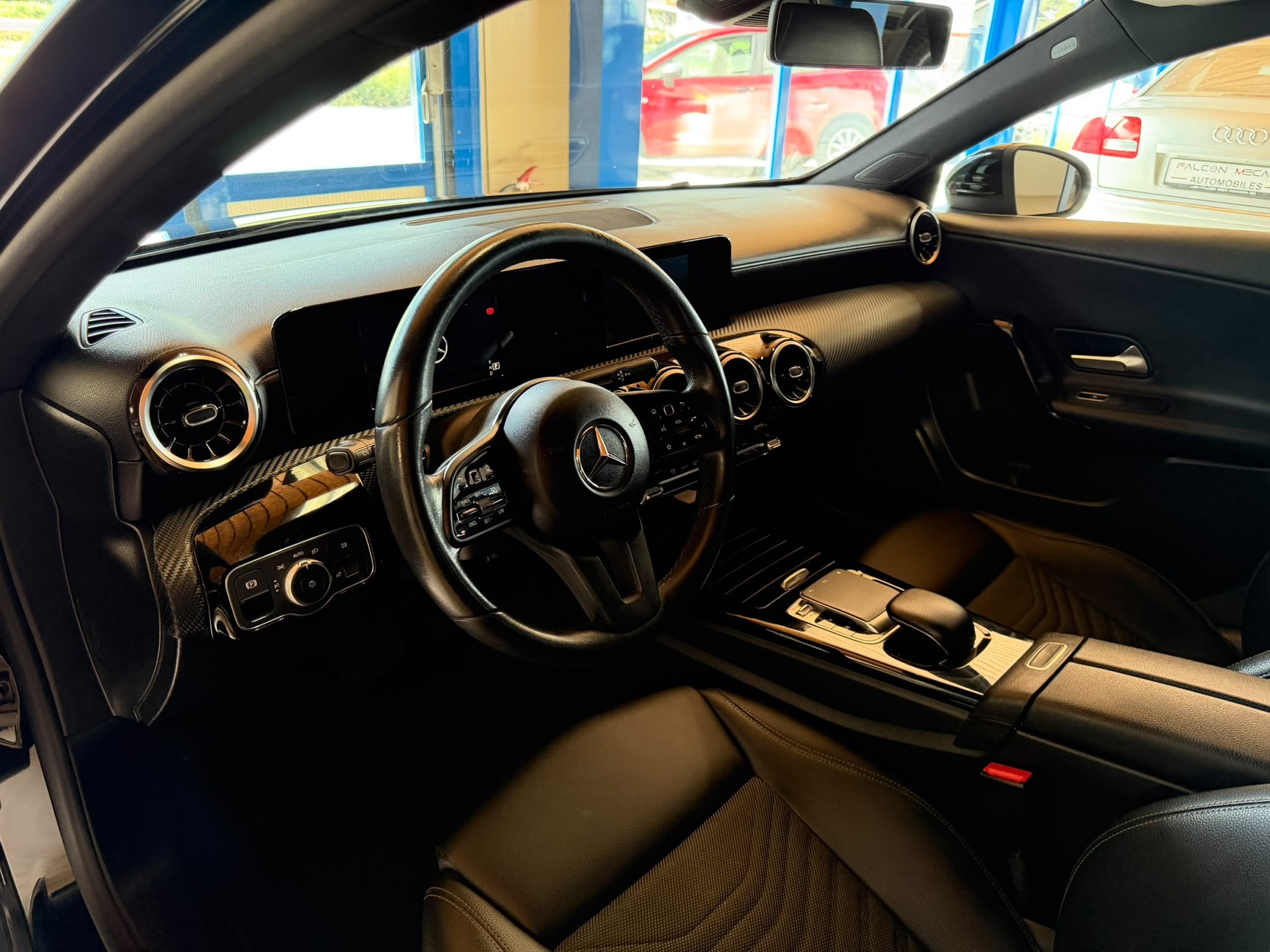 MERCEDES-BENZ A 220 Progressive 7G-DCT 4Matic-image-14