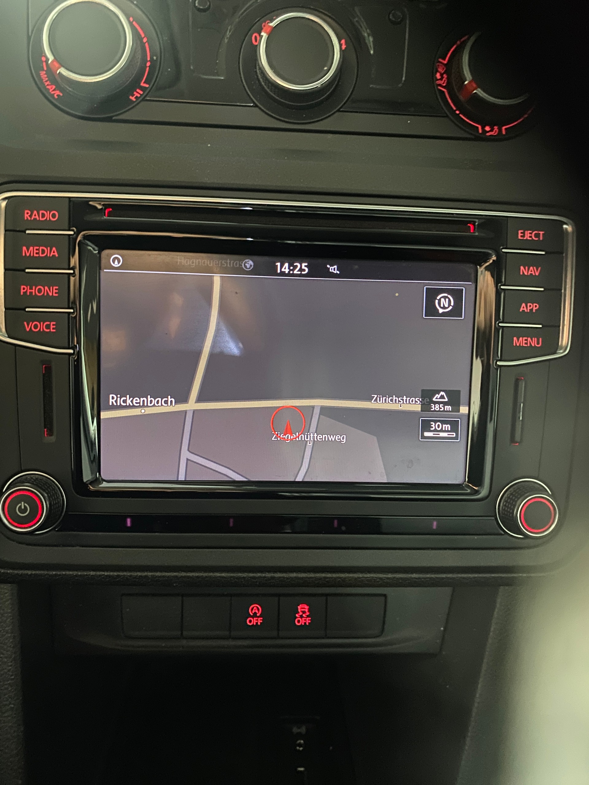 VW Caddy Maxi 2.0TDI BlueMotion Technology-image-10