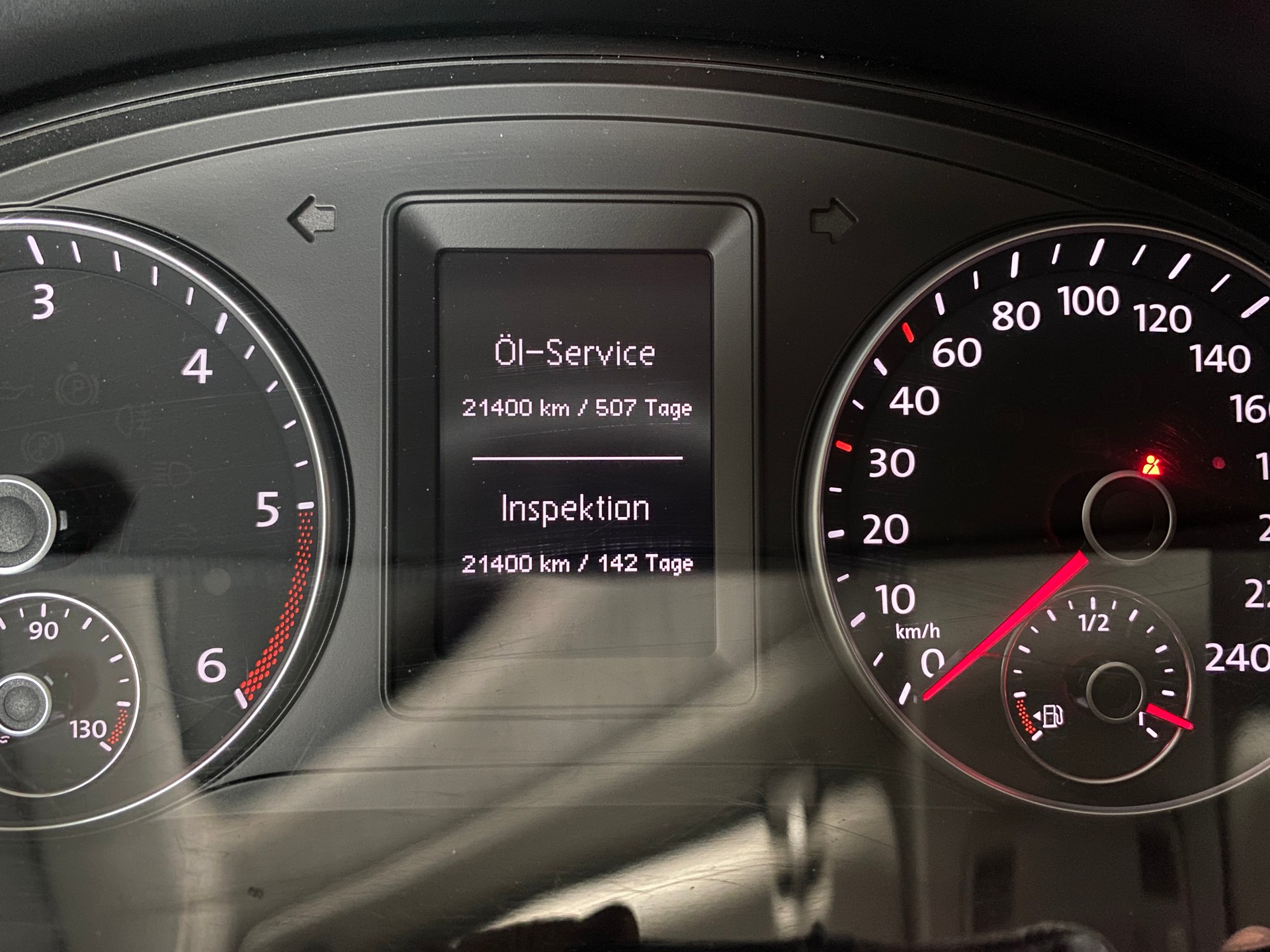 VW Caddy Maxi 2.0TDI BlueMotion Technology-image-13