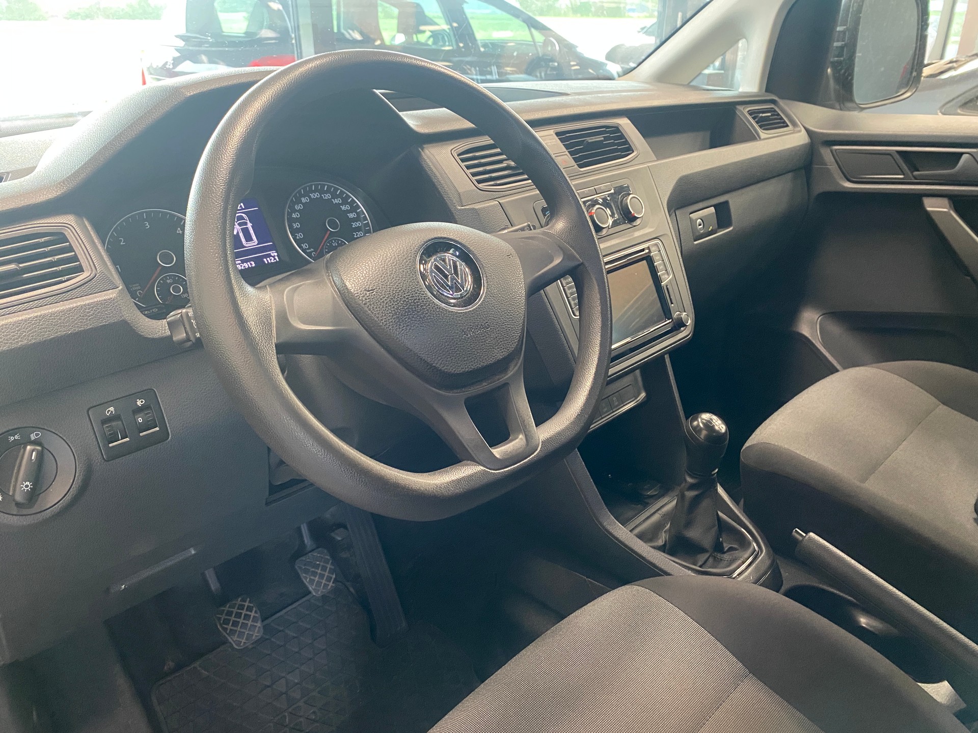 VW Caddy Maxi 2.0TDI BlueMotion Technology-image-4