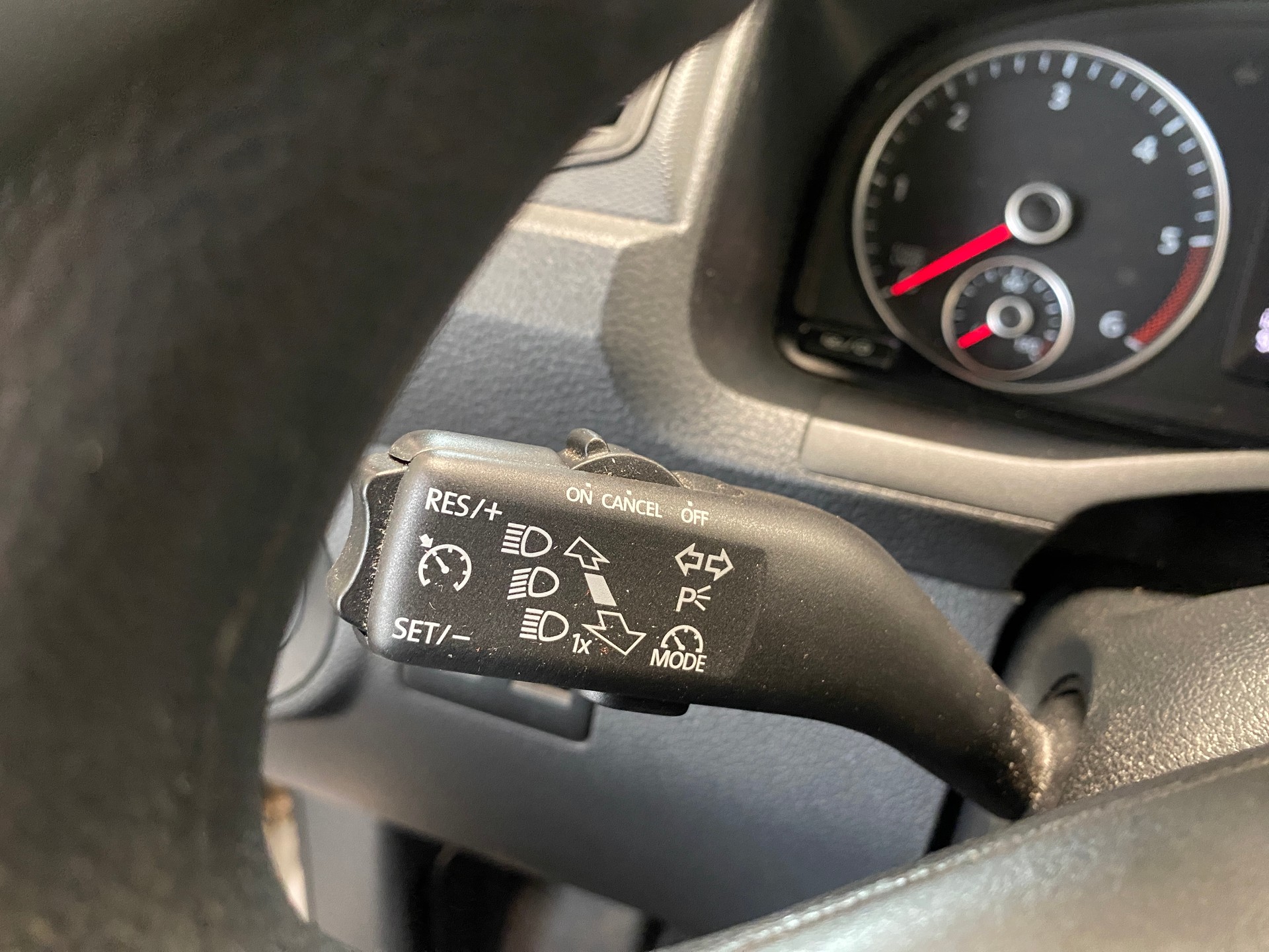 VW Caddy Maxi 2.0TDI BlueMotion Technology-image-9