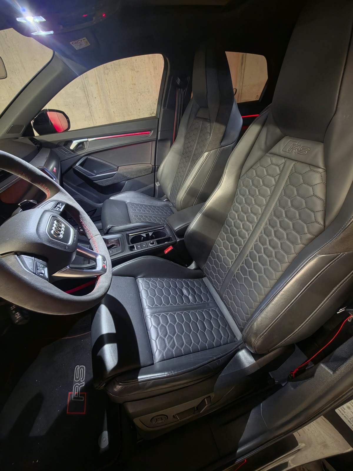 AUDI RS Q3 Sportback quattro S tronic-image-4