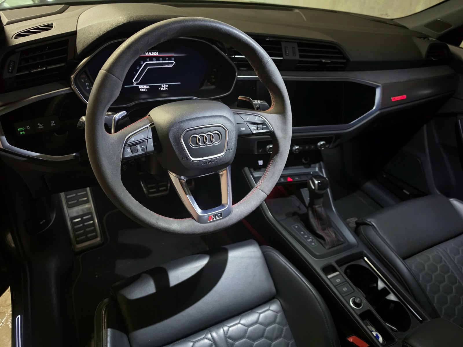 AUDI RS Q3 Sportback quattro S tronic-image-5