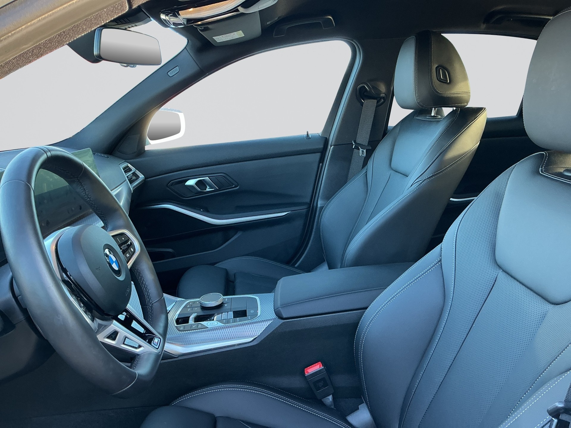 BMW 320i xDrive Steptronic M Sport Shadow Line-image-5