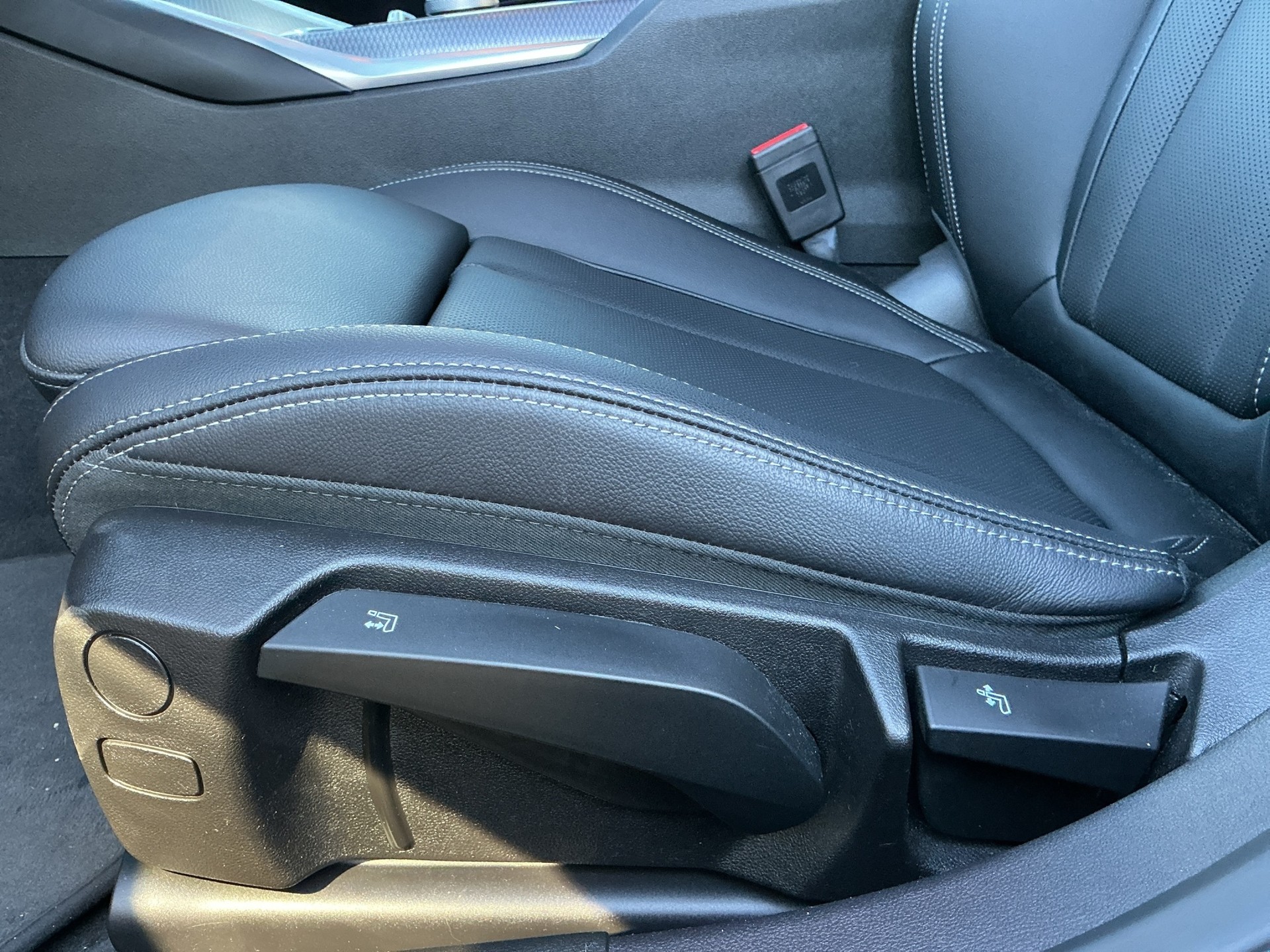 BMW 320i xDrive Steptronic M Sport-image-8