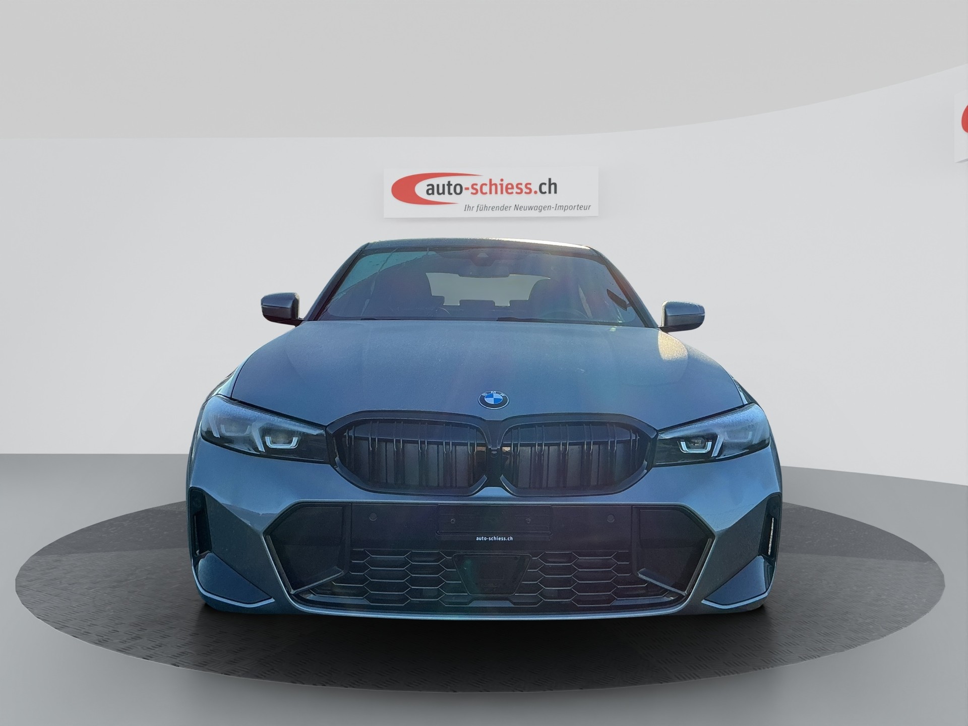 BMW 320i xDrive Steptronic M Sport-showroom-element-1