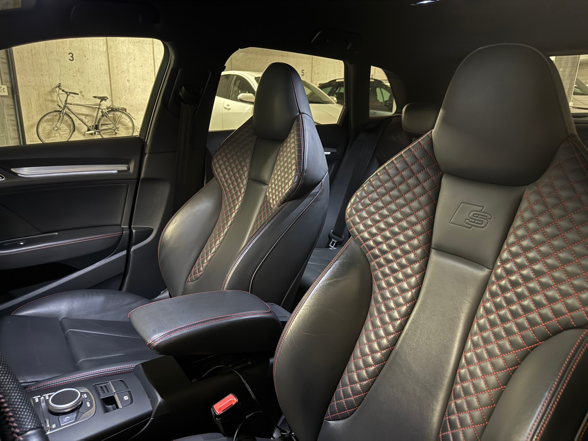 AUDI 2.0 T FSI quattro S-Tronic-image-1