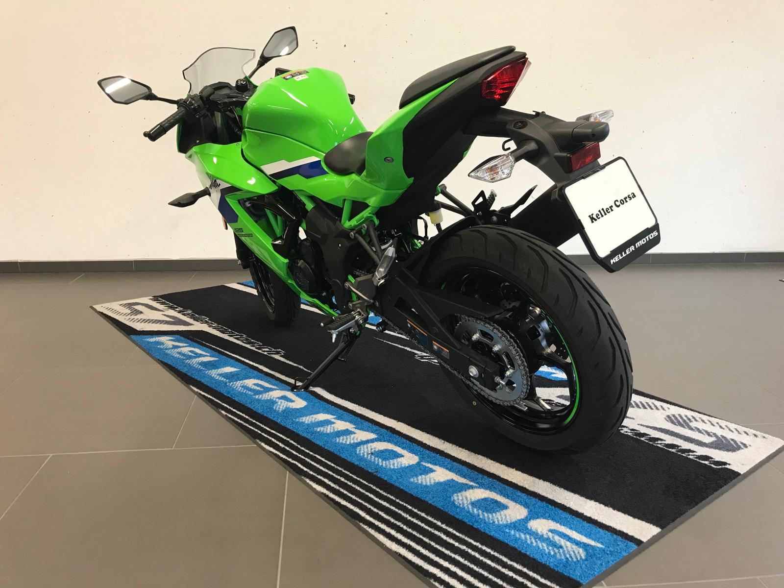 KAWASAKI Ninja 125-showroom-element-2