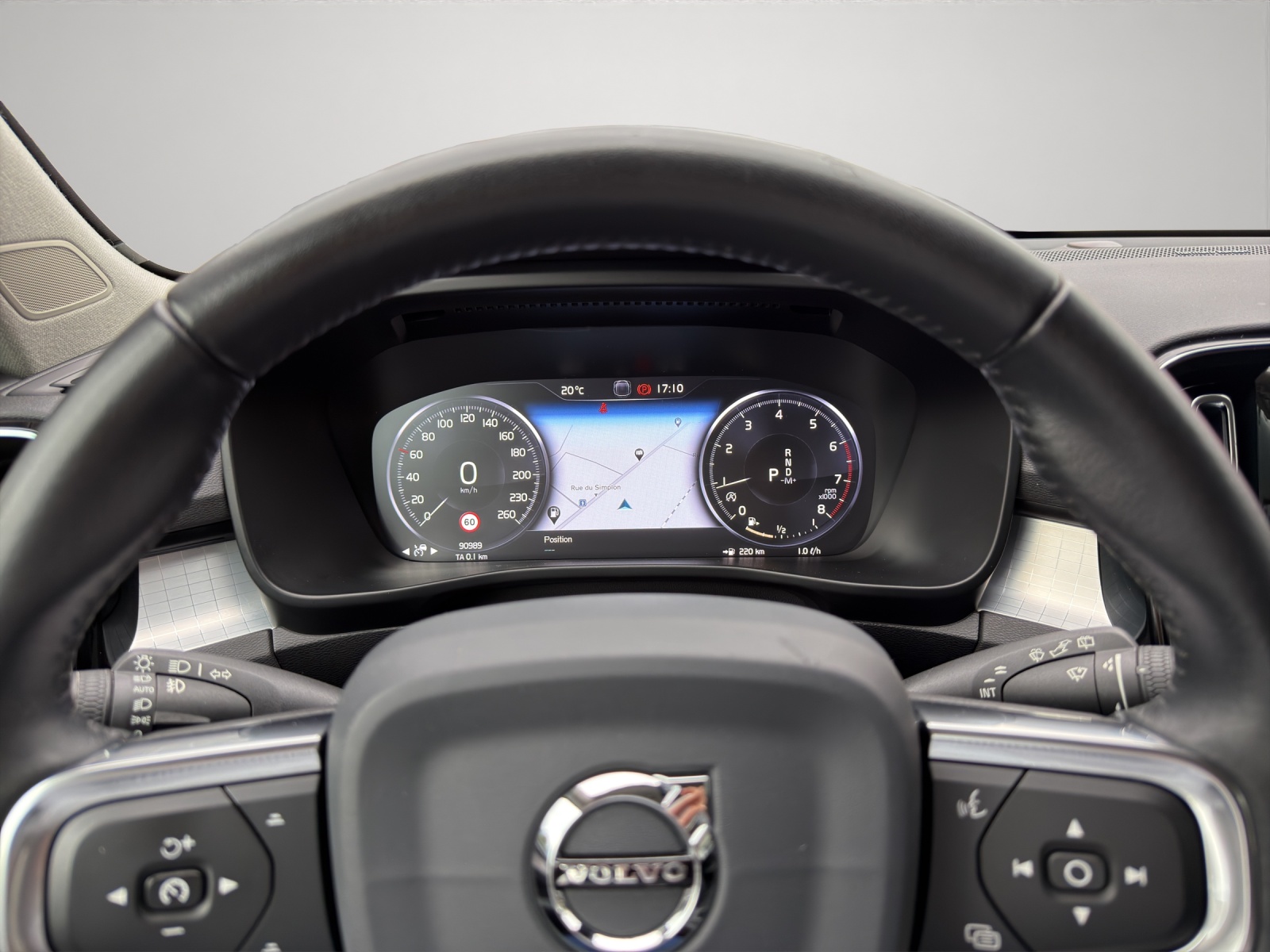 VOLVO XC40 2.0 T4 Momentum AWD-image-10