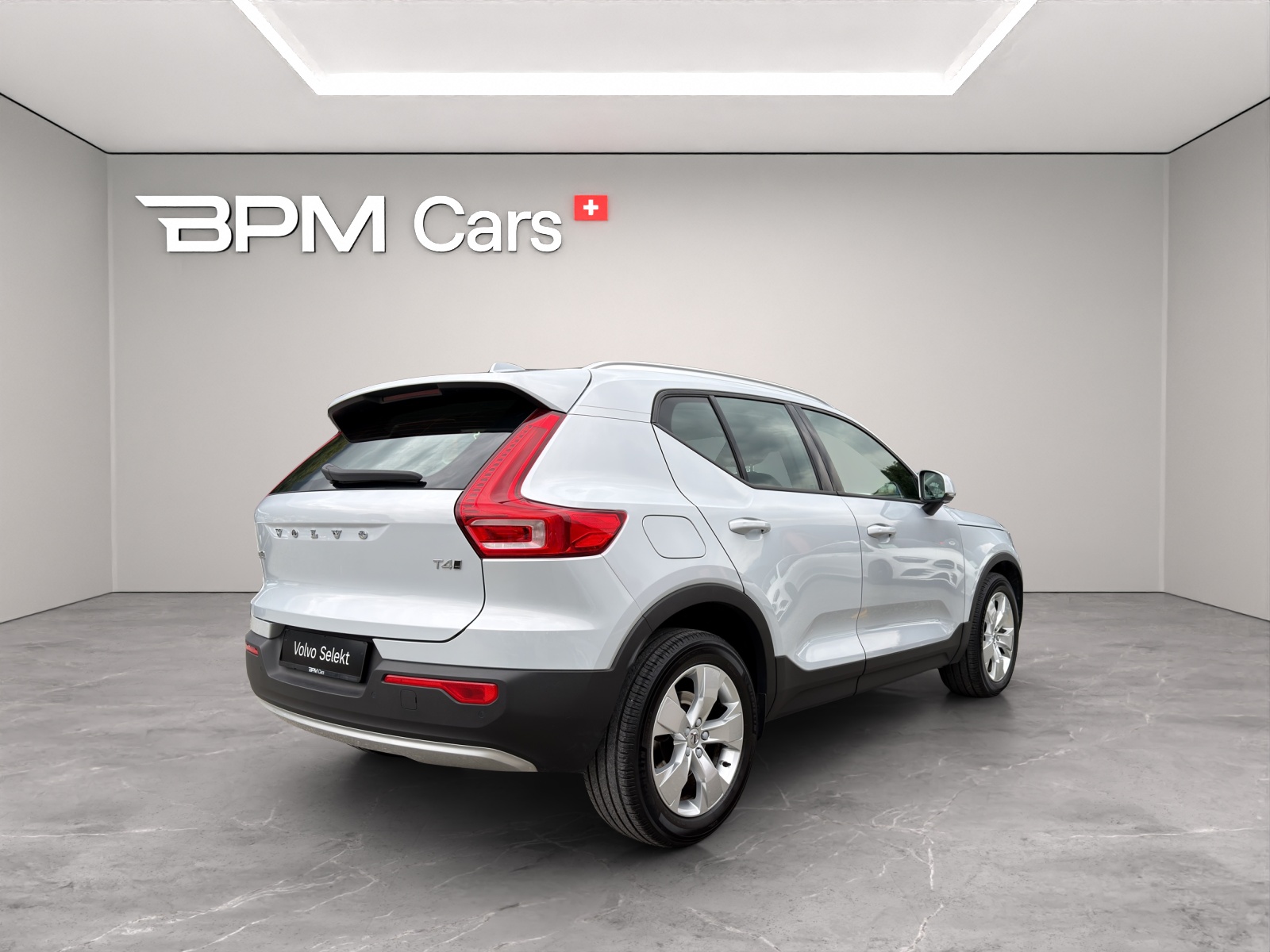VOLVO XC40 2.0 T4 Momentum AWD-image-4