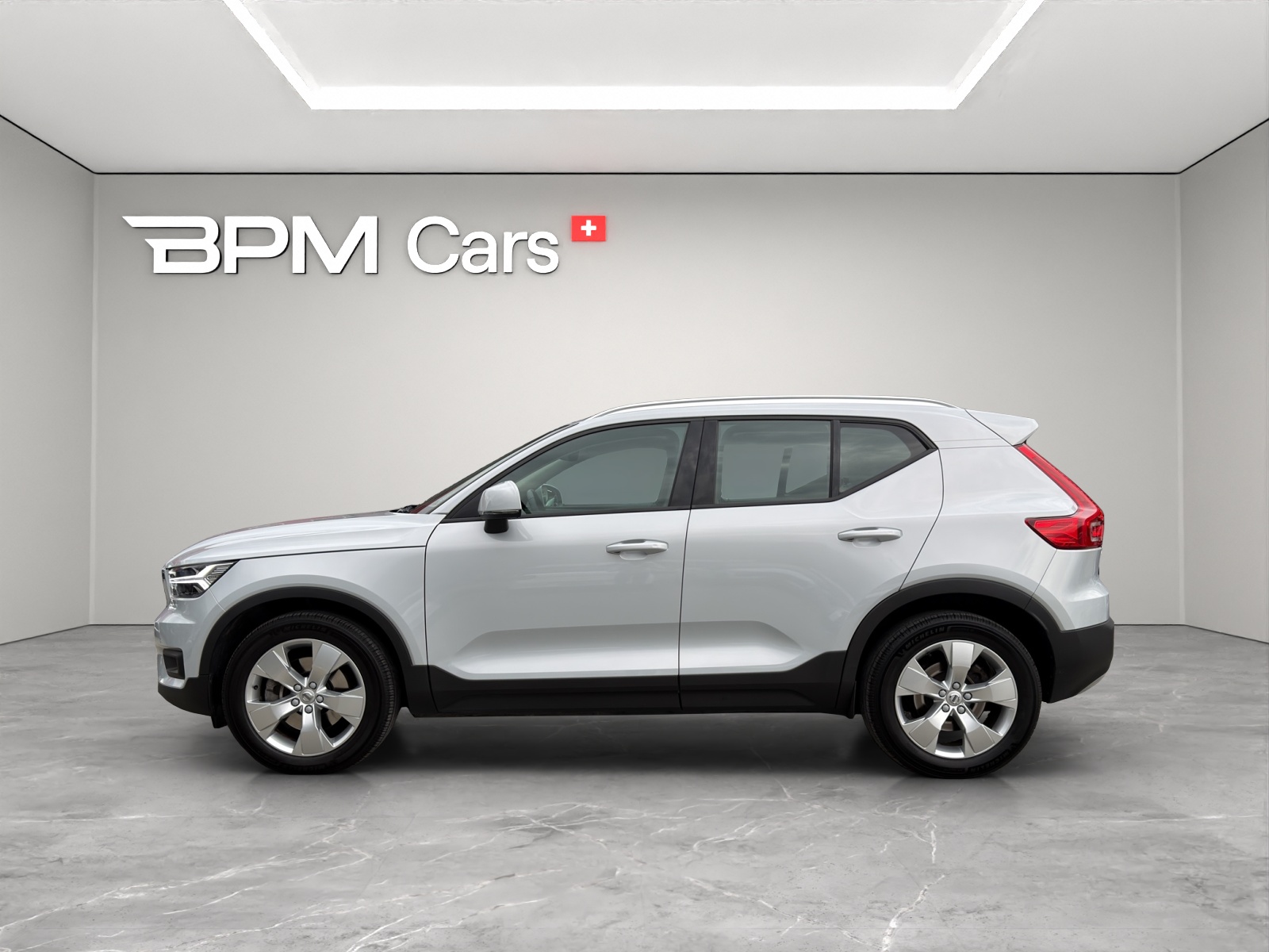 VOLVO XC40 2.0 T4 Momentum AWD-image-18