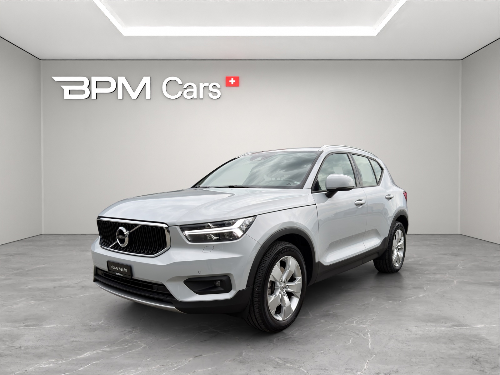 VOLVO XC40 2.0 T4 Momentum AWD-image-0