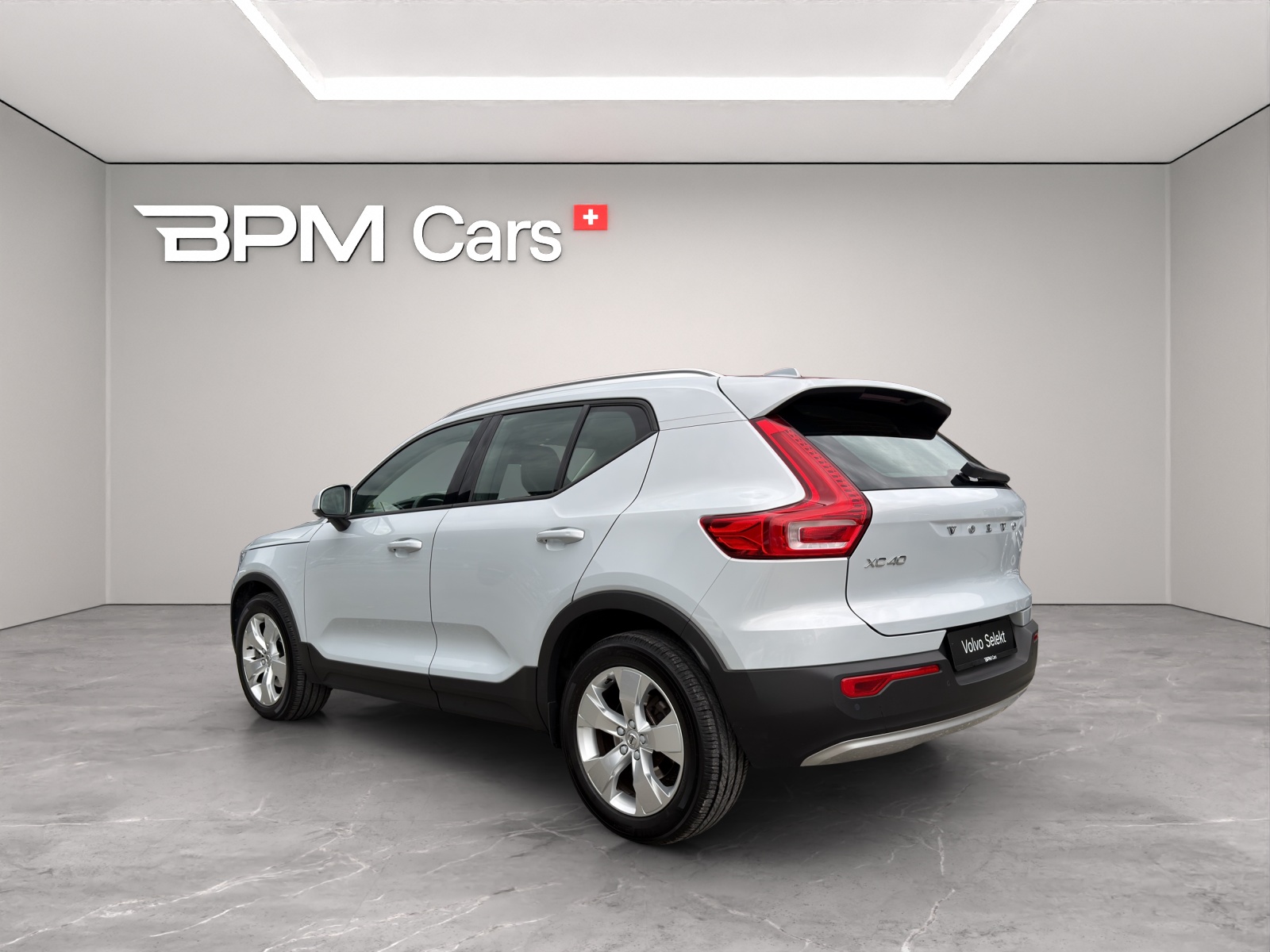 VOLVO XC40 2.0 T4 Momentum AWD-image-1