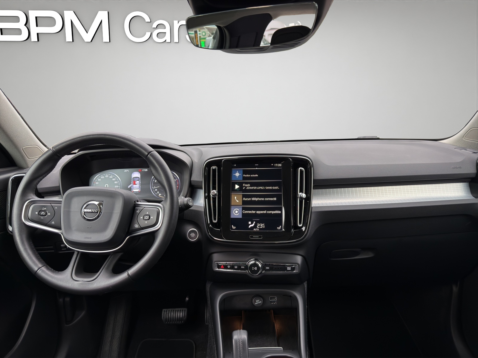 VOLVO XC40 2.0 T4 Momentum AWD-image-13
