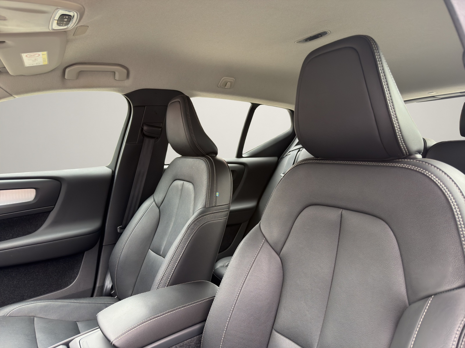VOLVO XC40 2.0 T4 Momentum AWD-image-14
