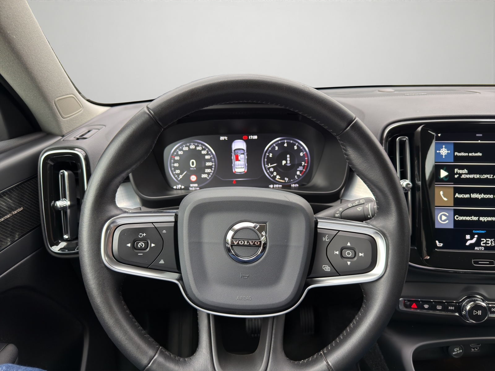 VOLVO XC40 2.0 T4 Momentum AWD-image-9