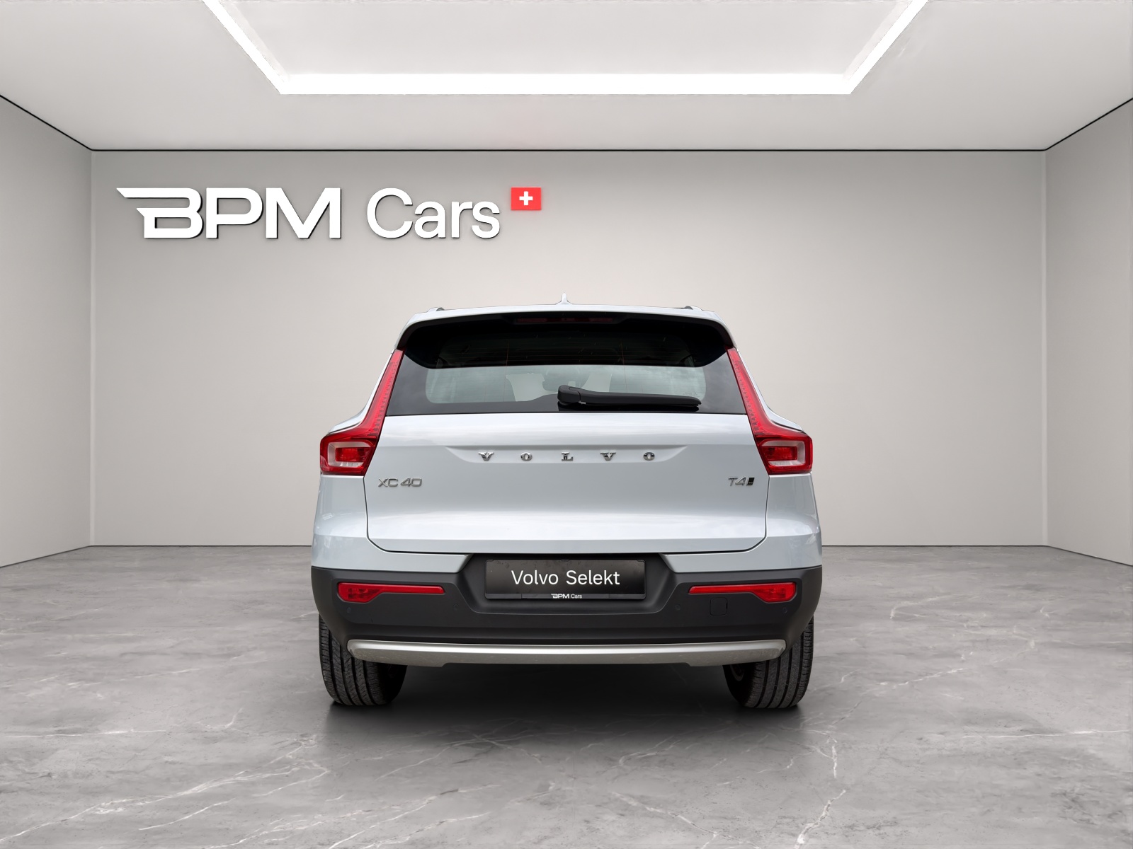 VOLVO XC40 2.0 T4 Momentum AWD-image-2