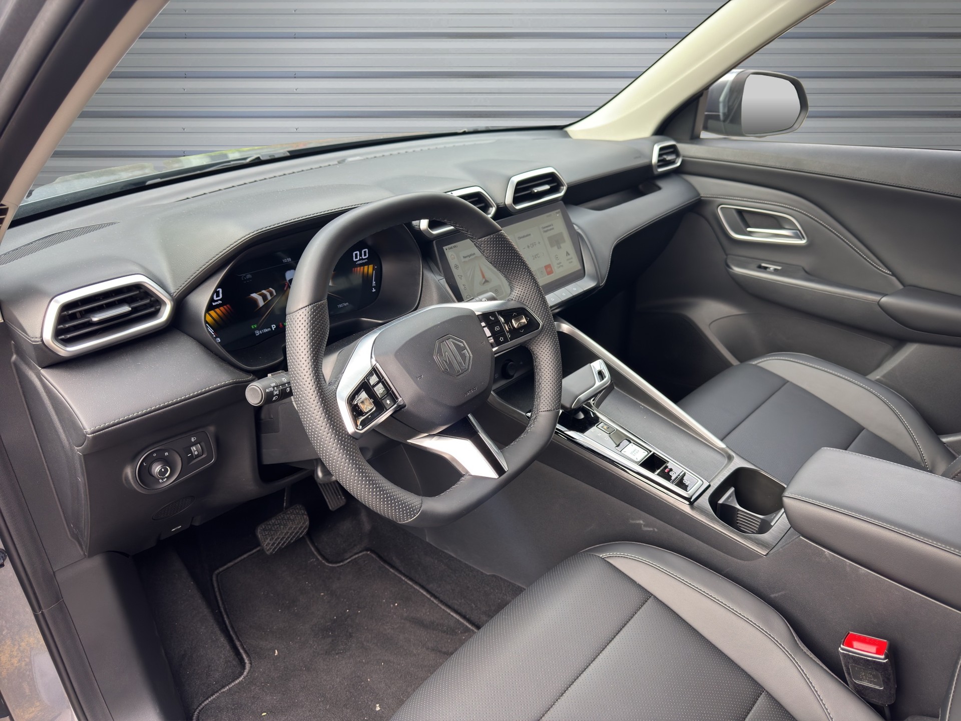 MG ZS 1.5 HEV Luxury-image-9