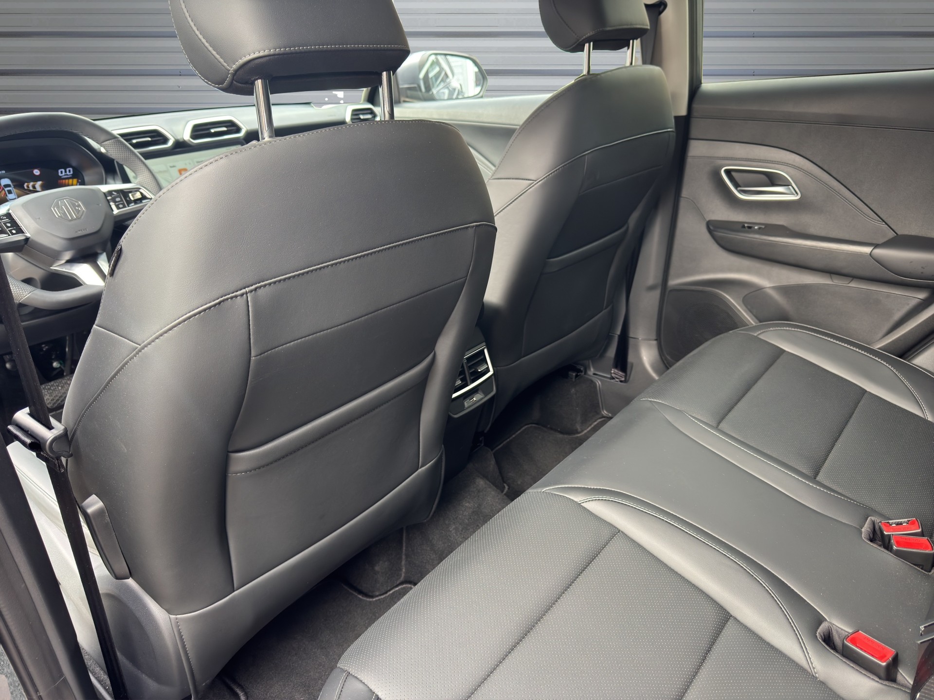 MG ZS 1.5 HEV Luxury-image-13