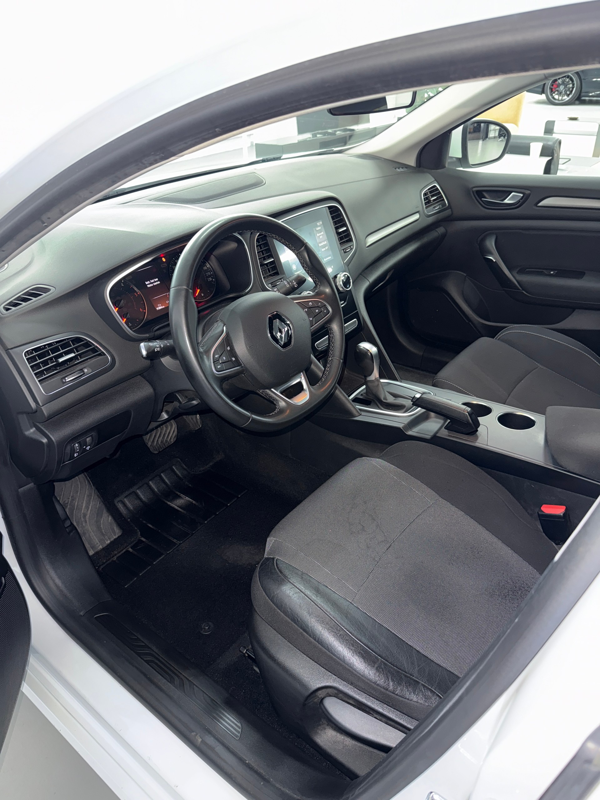 RENAULT Mégane Grandtour 1.5 dCi Business EDC-image-6