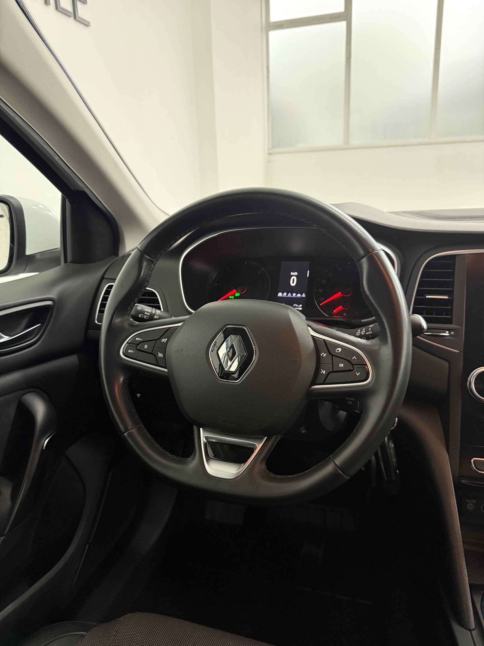 RENAULT Mégane Grandtour 1.5 dCi Business EDC-image-9