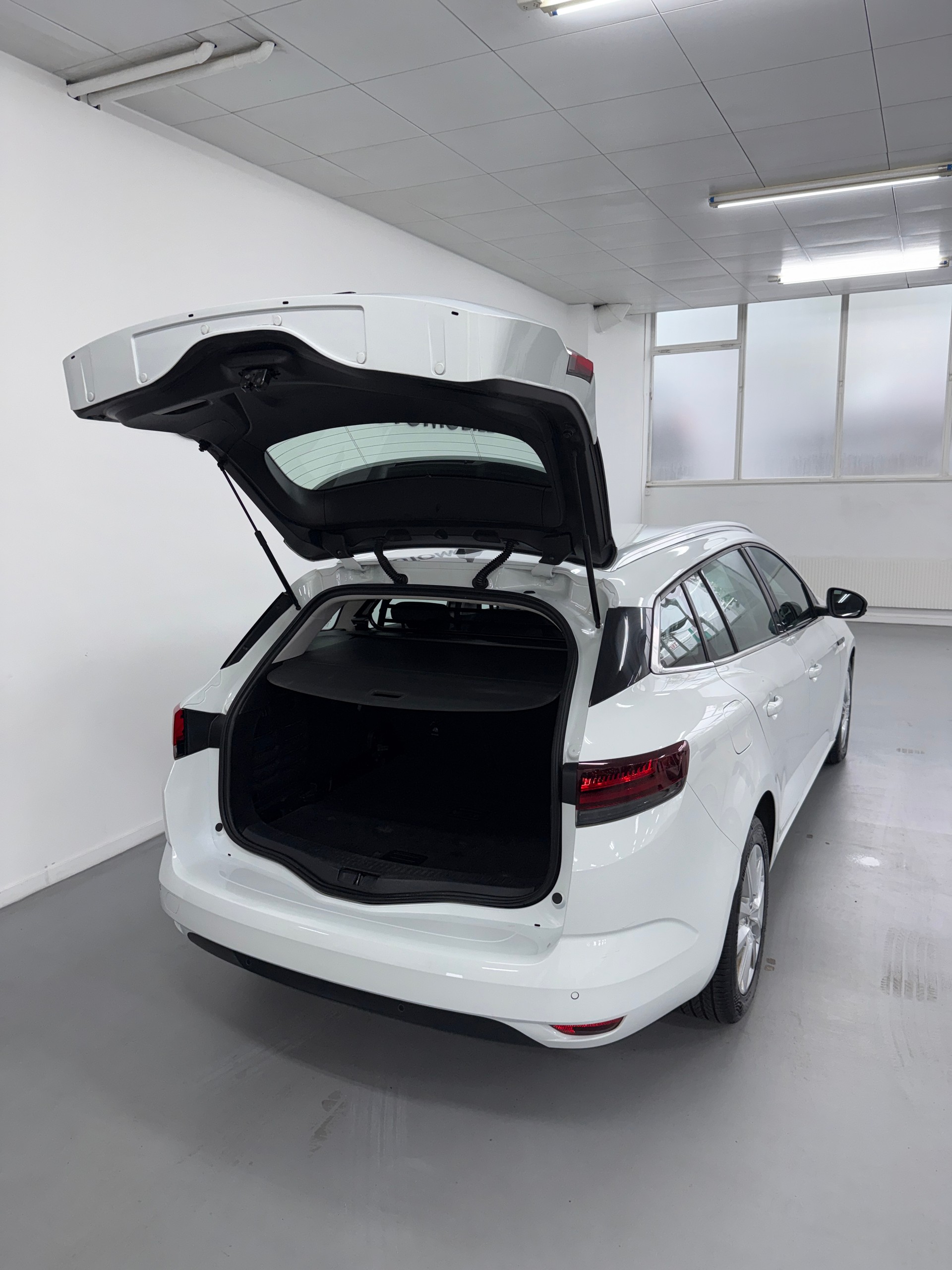 RENAULT Mégane Grandtour 1.5 dCi Business EDC-image-12
