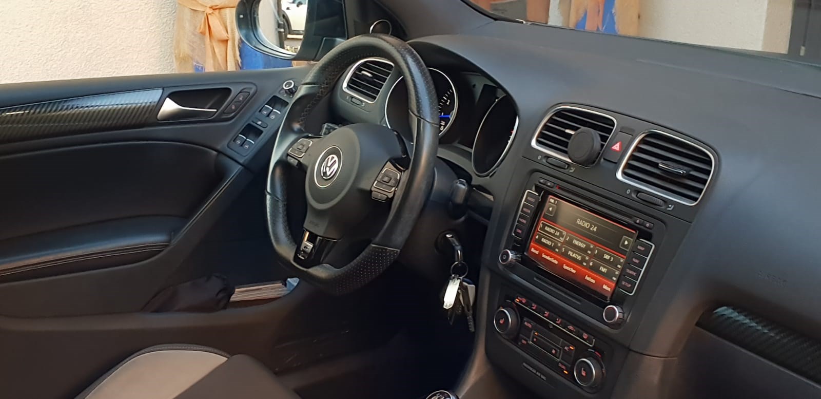 VW Golf 2.0 TSI R 4Motion-image-0
