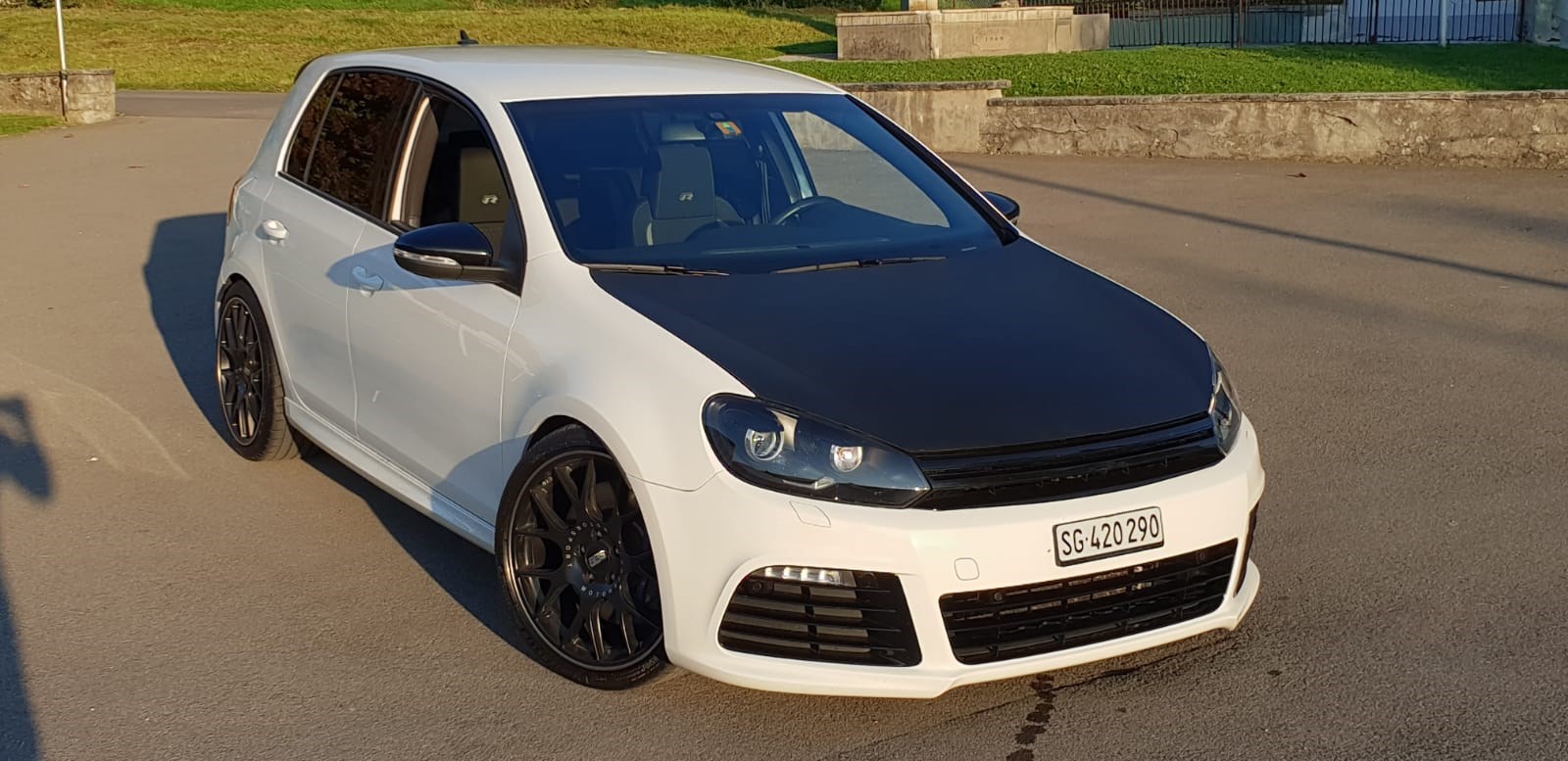 VW Golf 2.0 TSI R 4Motion-image-6