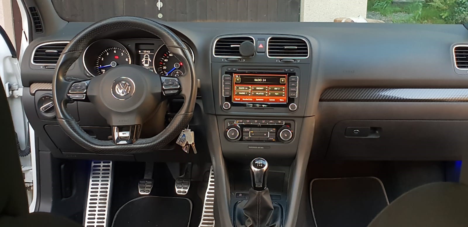 VW Golf 2.0 TSI R 4Motion-image-7