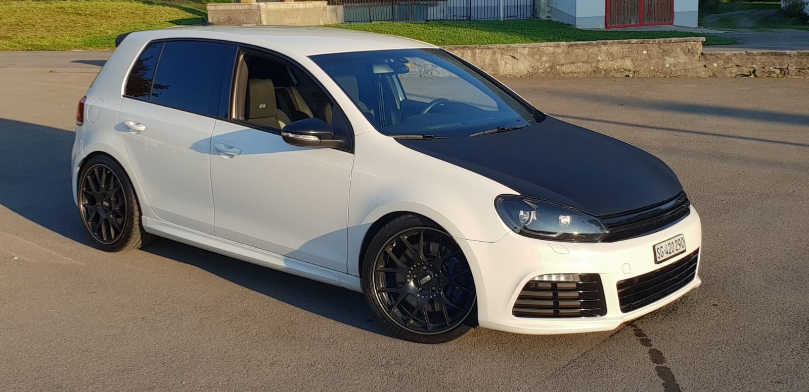 VW Golf 2.0 TSI R 4Motion-image-8