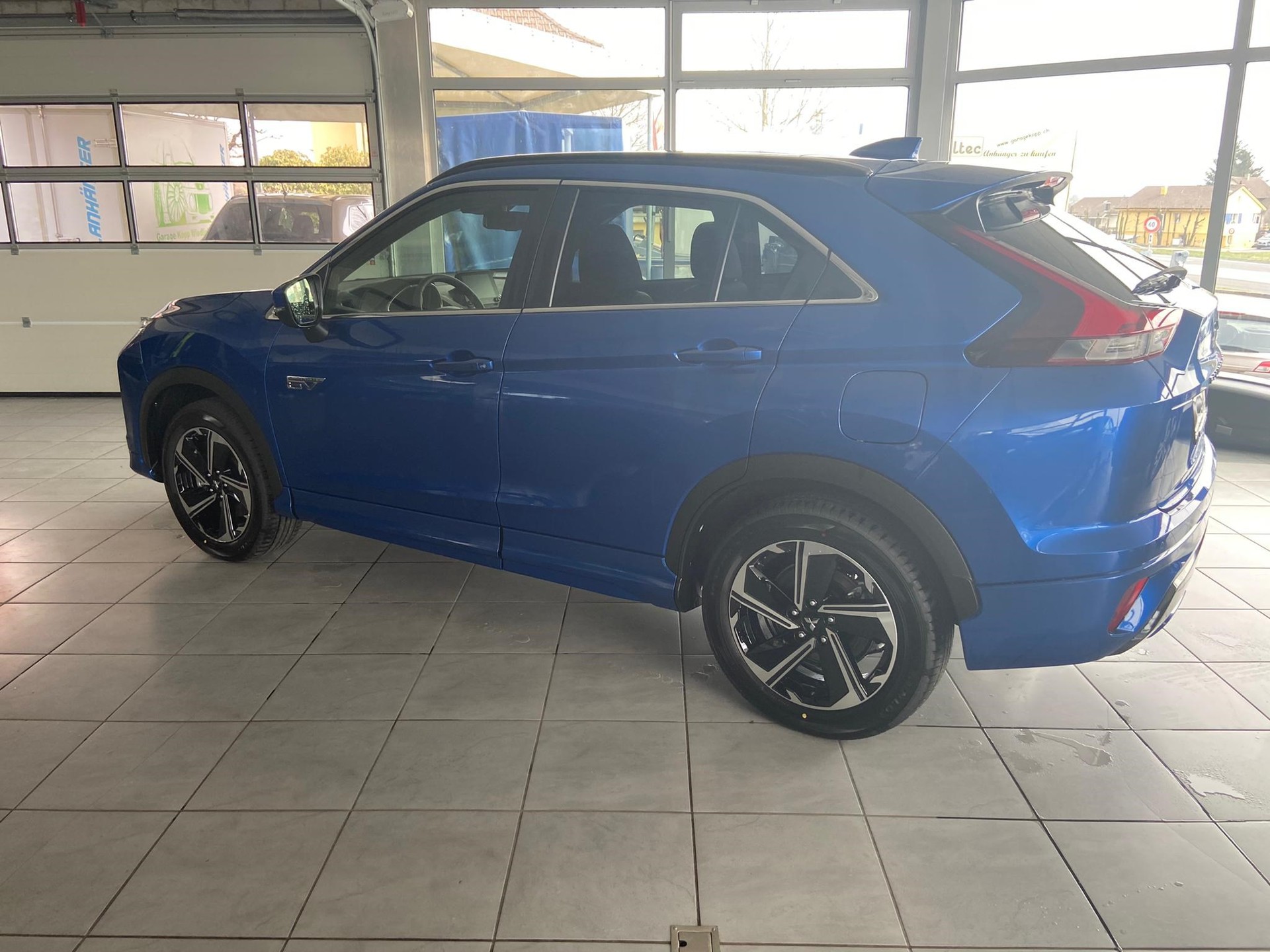 MITSUBISHI ECLIPSE CROSS PHEV Diamond-showroom-element-2