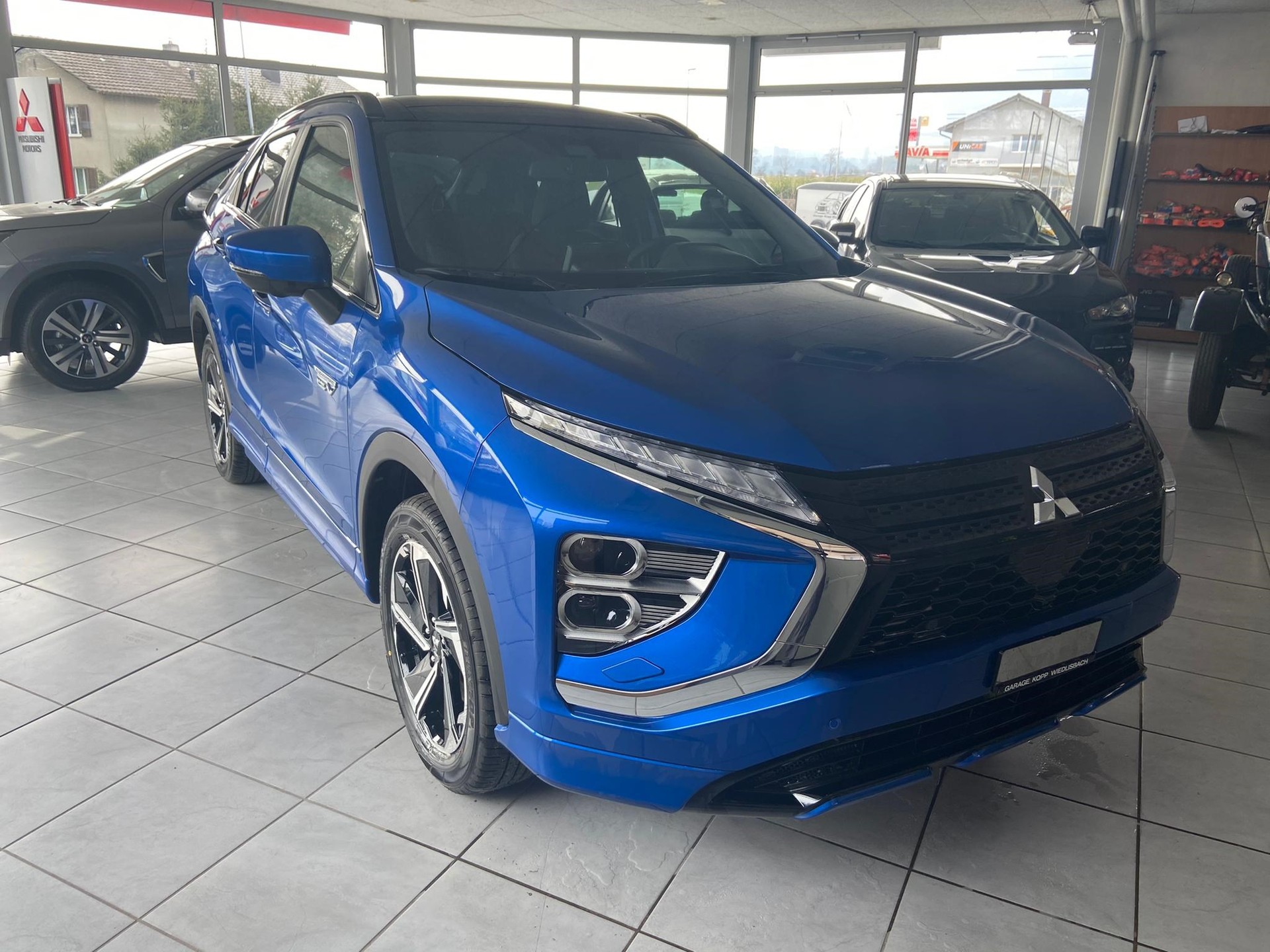 MITSUBISHI ECLIPSE CROSS PHEV Diamond-showroom-element-1