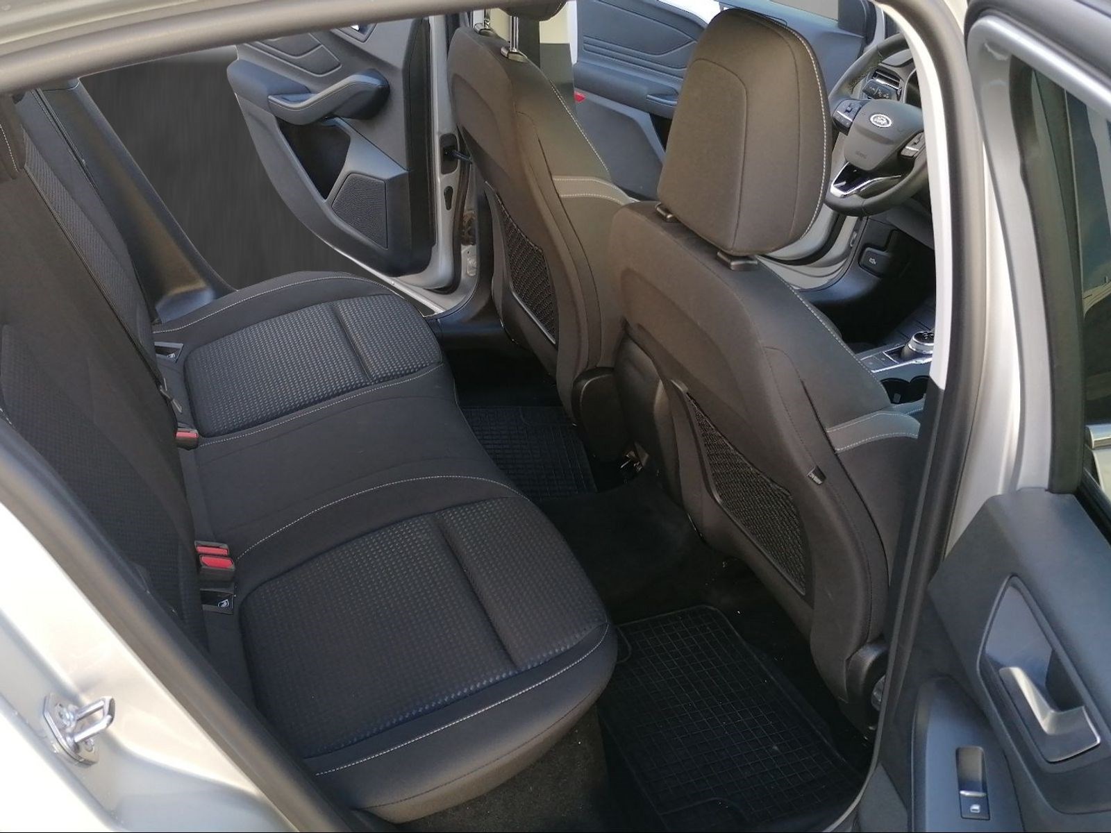 FORD Focus 1.0 SCTi Cool & Connect Automat-image-10