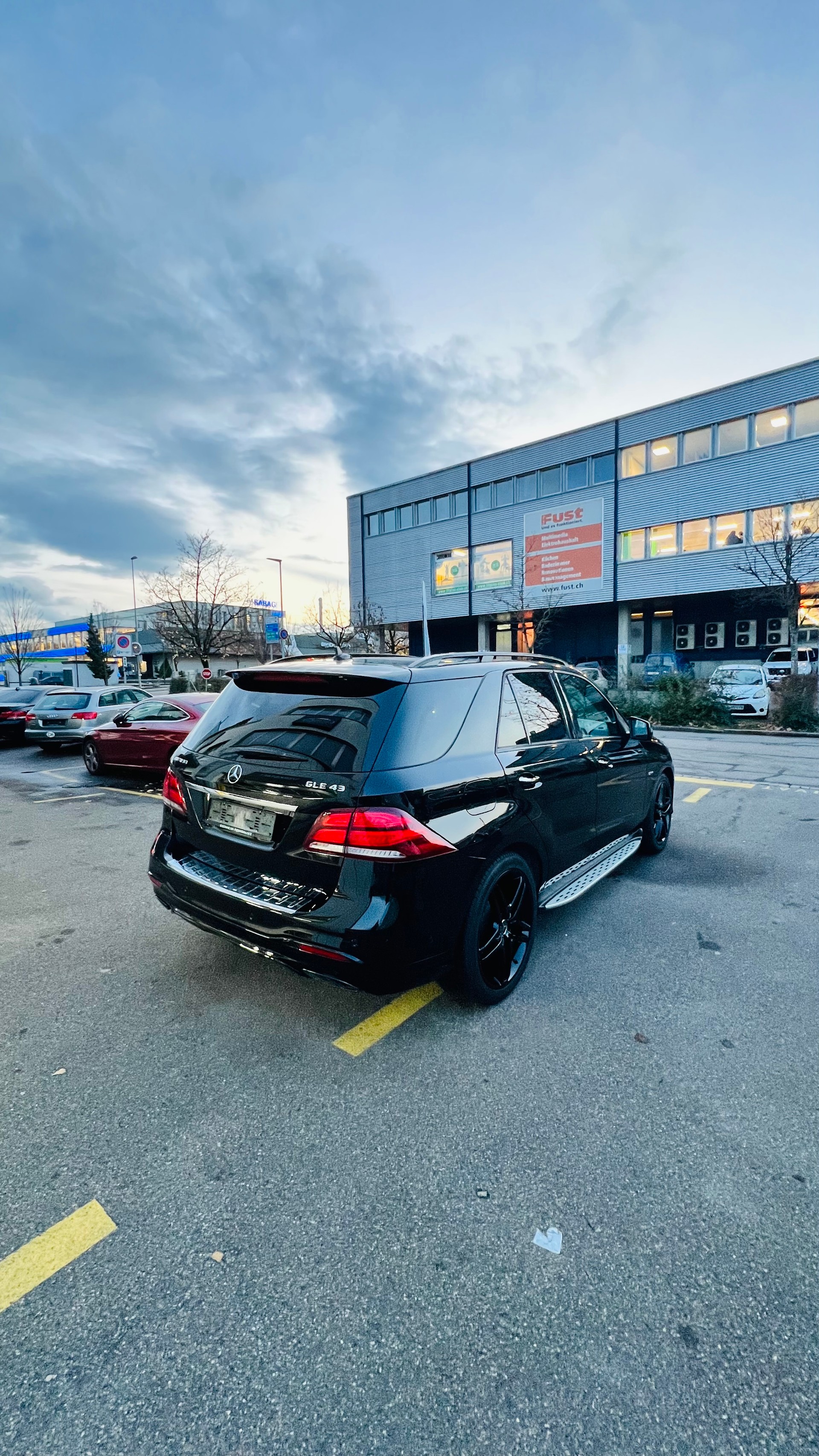 MERCEDES-BENZ GLE 43 AMG Executive 4Matic 9G-Tronic-showroom-element-3