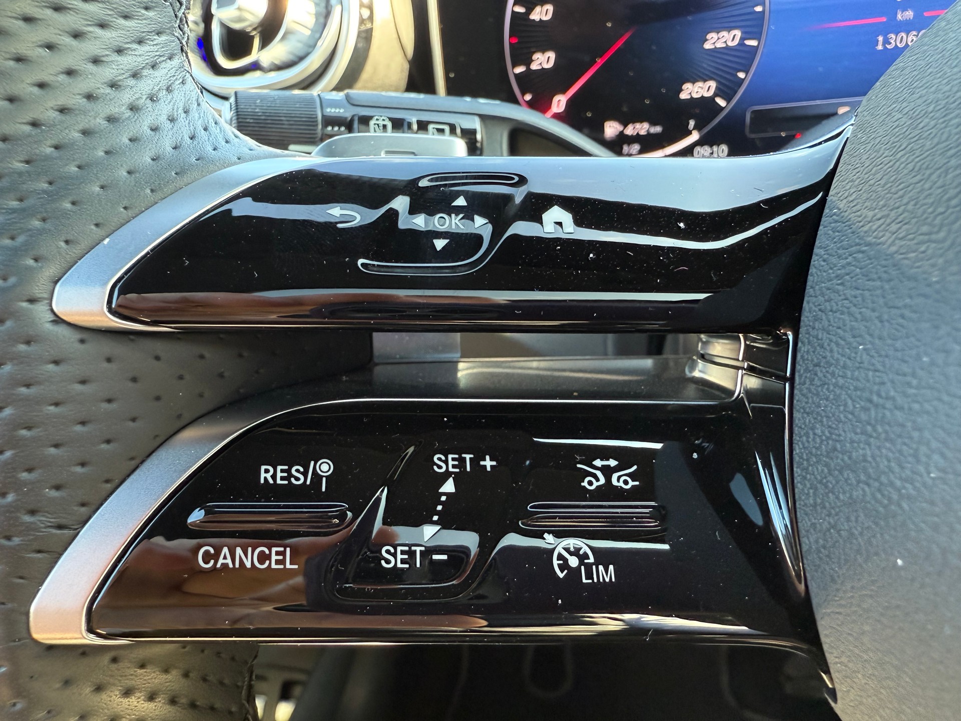 MERCEDES-BENZ GLC 300 e 4M 9G-Tronic-image-13