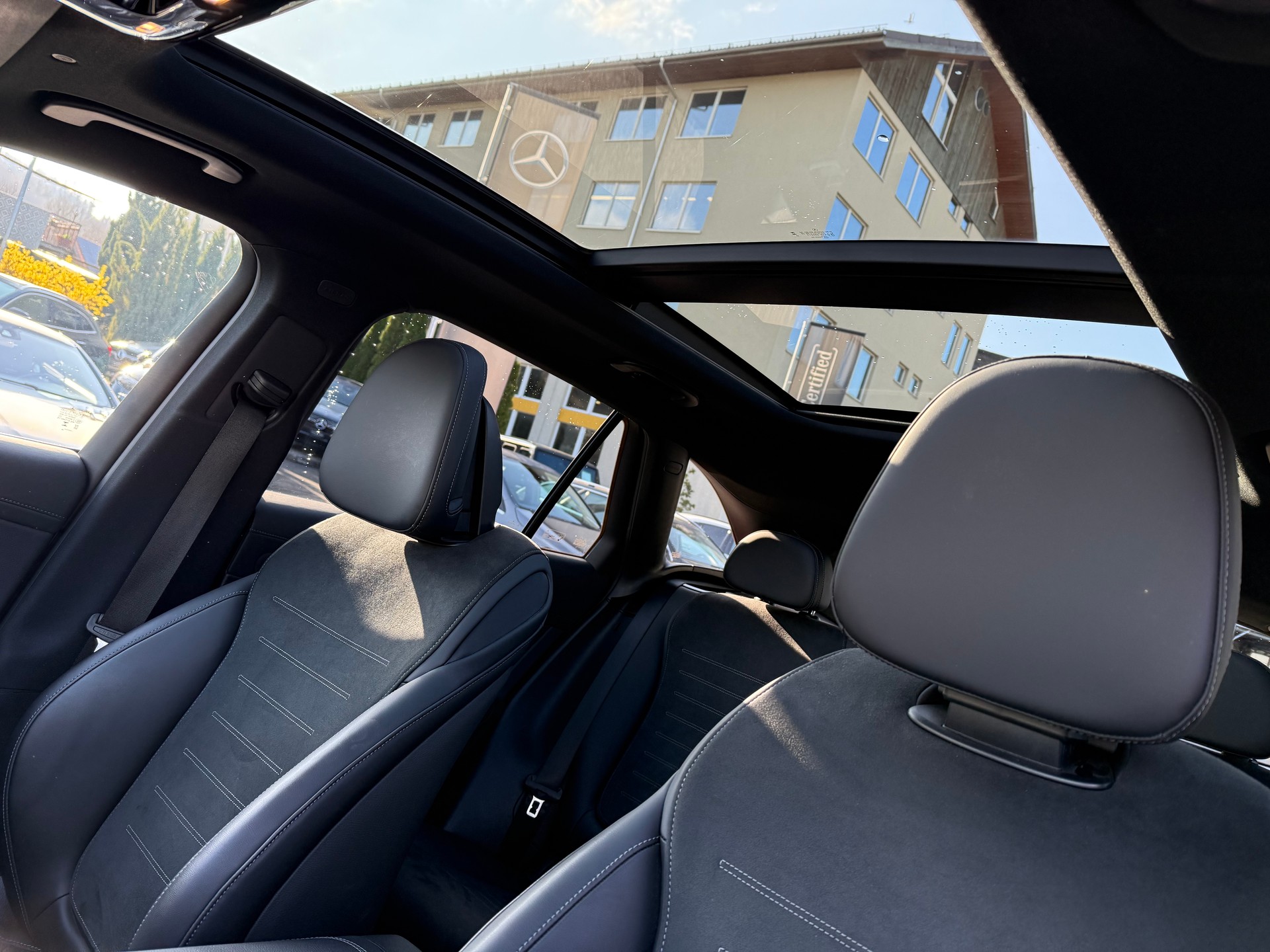 MERCEDES-BENZ GLC 300 e 4M 9G-Tronic-image-11