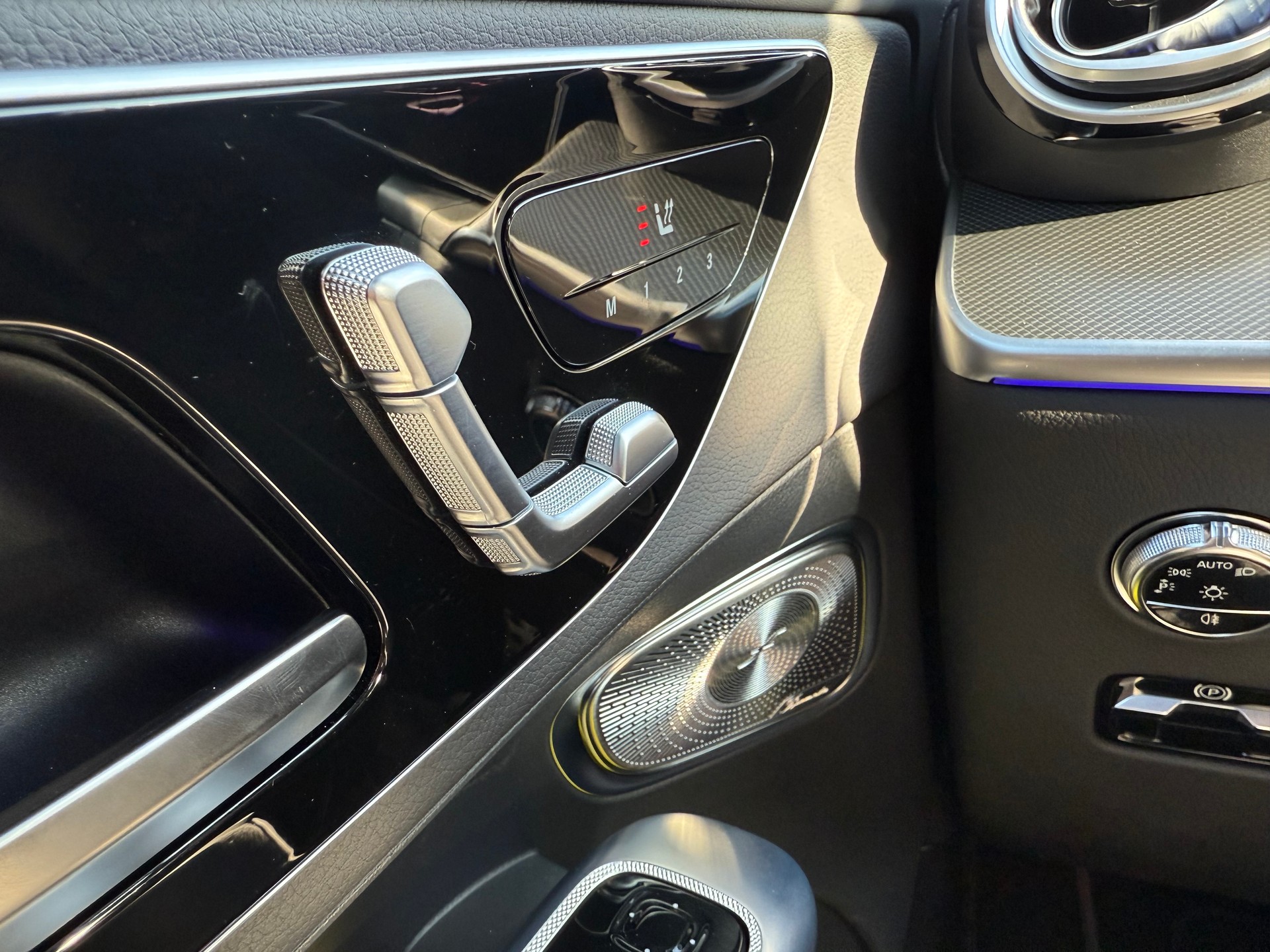 MERCEDES-BENZ GLC 300 e 4M 9G-Tronic-image-12