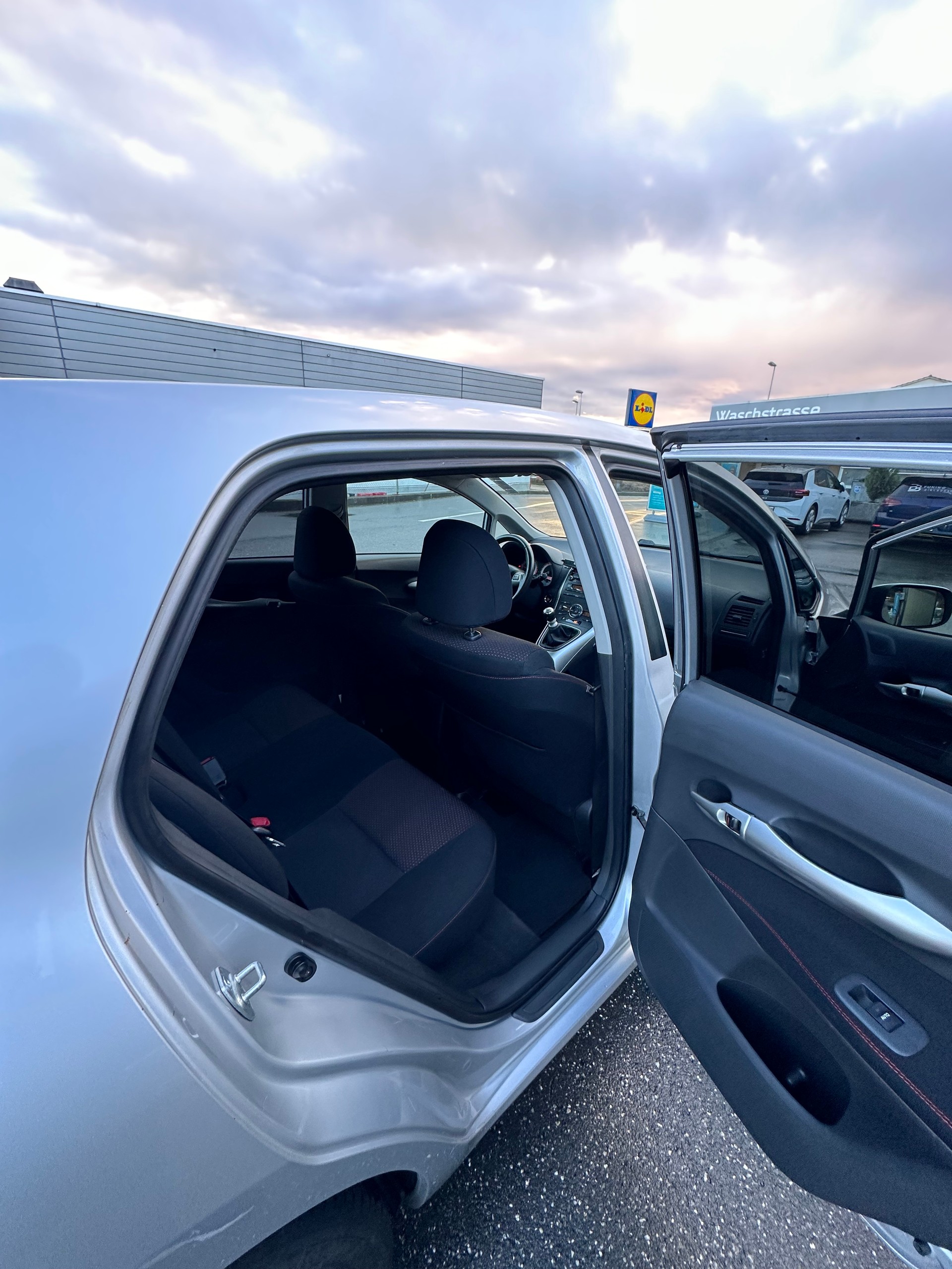 TOYOTA Auris 2.2 D-4D CleanPower Linea Sol Premium-image-3