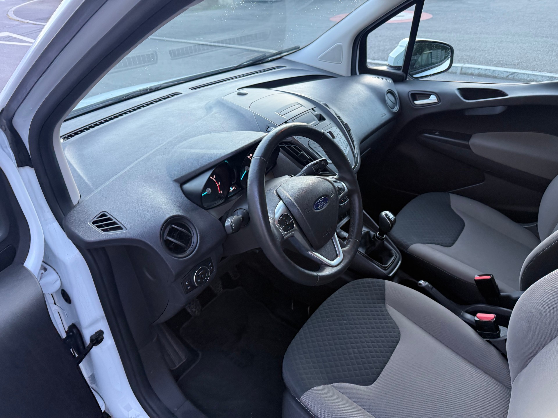 FORD Tourneo Courier 1.0 SCTi Trend-image-21