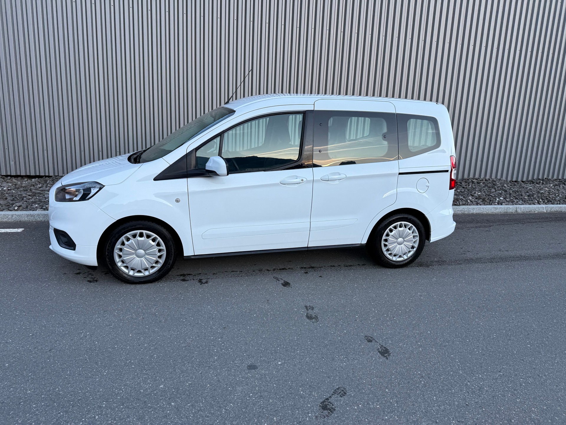 FORD Tourneo Courier 1.0 SCTi Trend-image-1