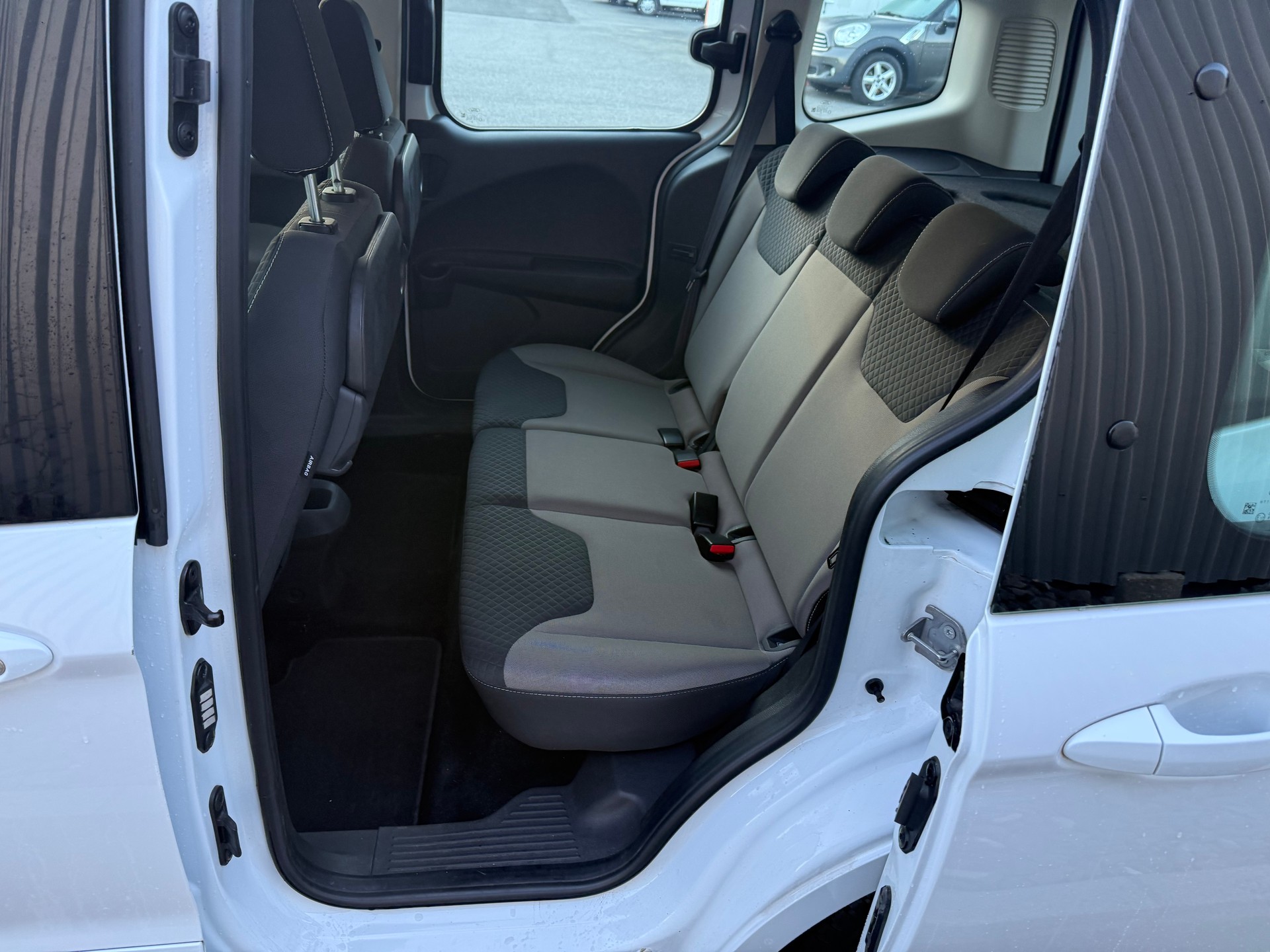 FORD Tourneo Courier 1.0 SCTi Trend-image-19