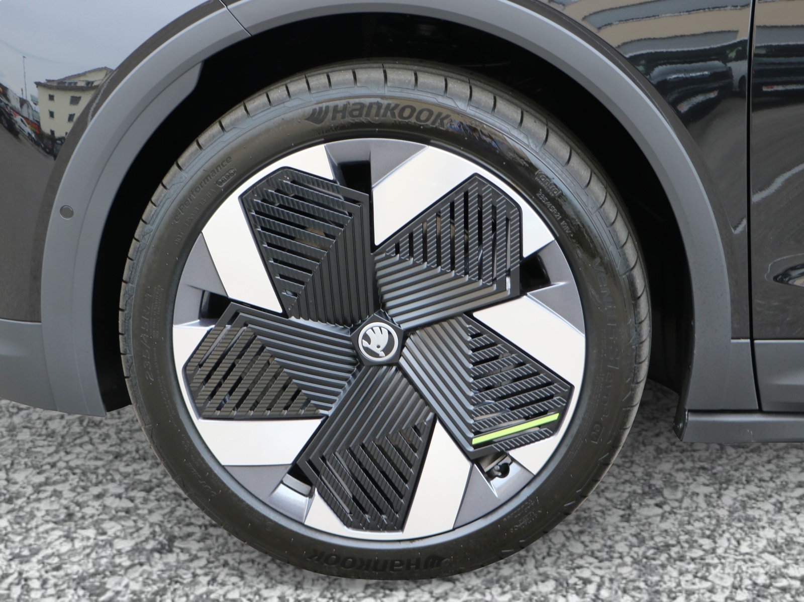 SKODA Elroq 85 RS 4x4-image-4